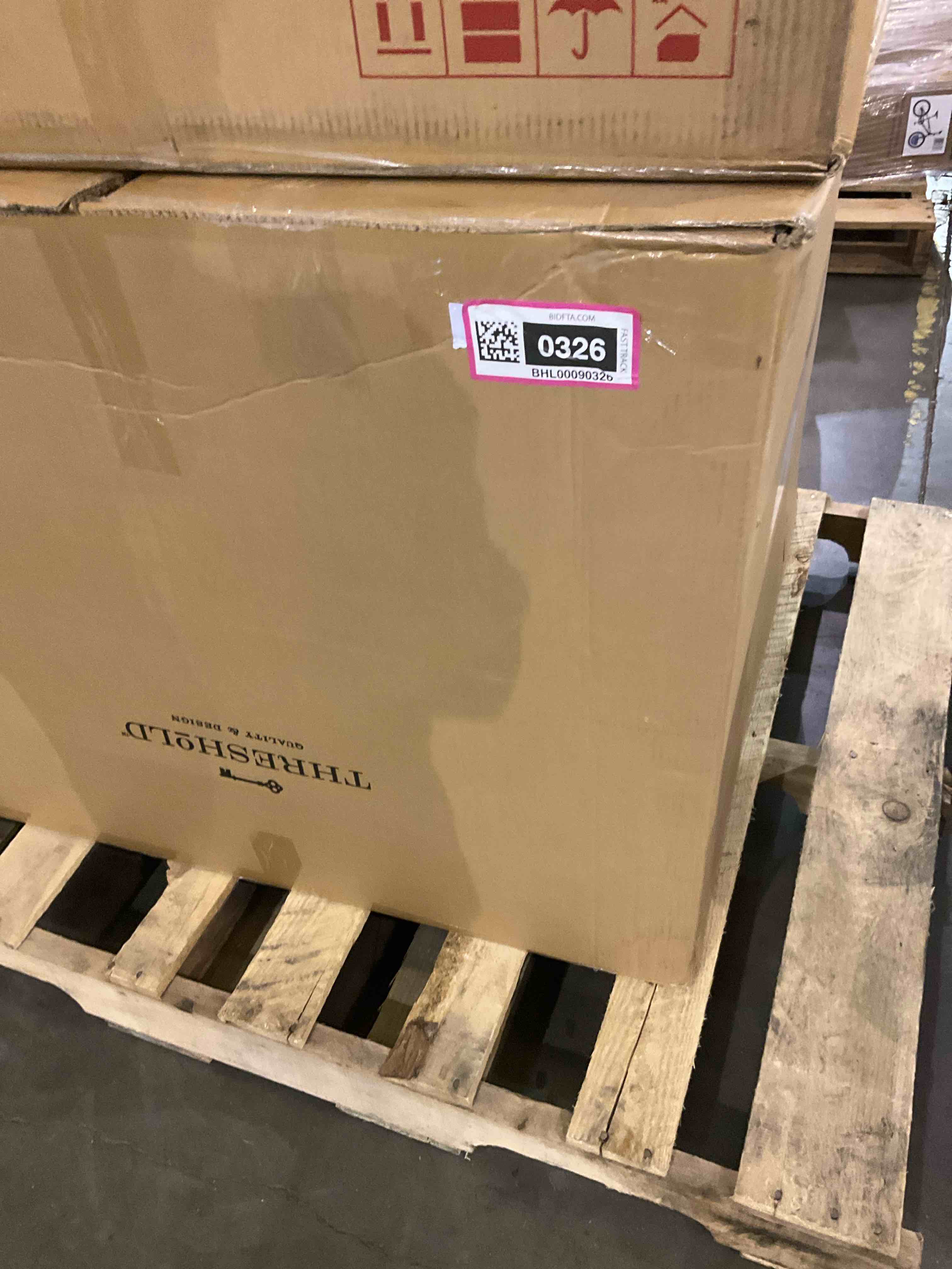 https://s3.amazonaws.com/lotting-images-prod/bidfta/BHL00090326_1695999541583.jpeg