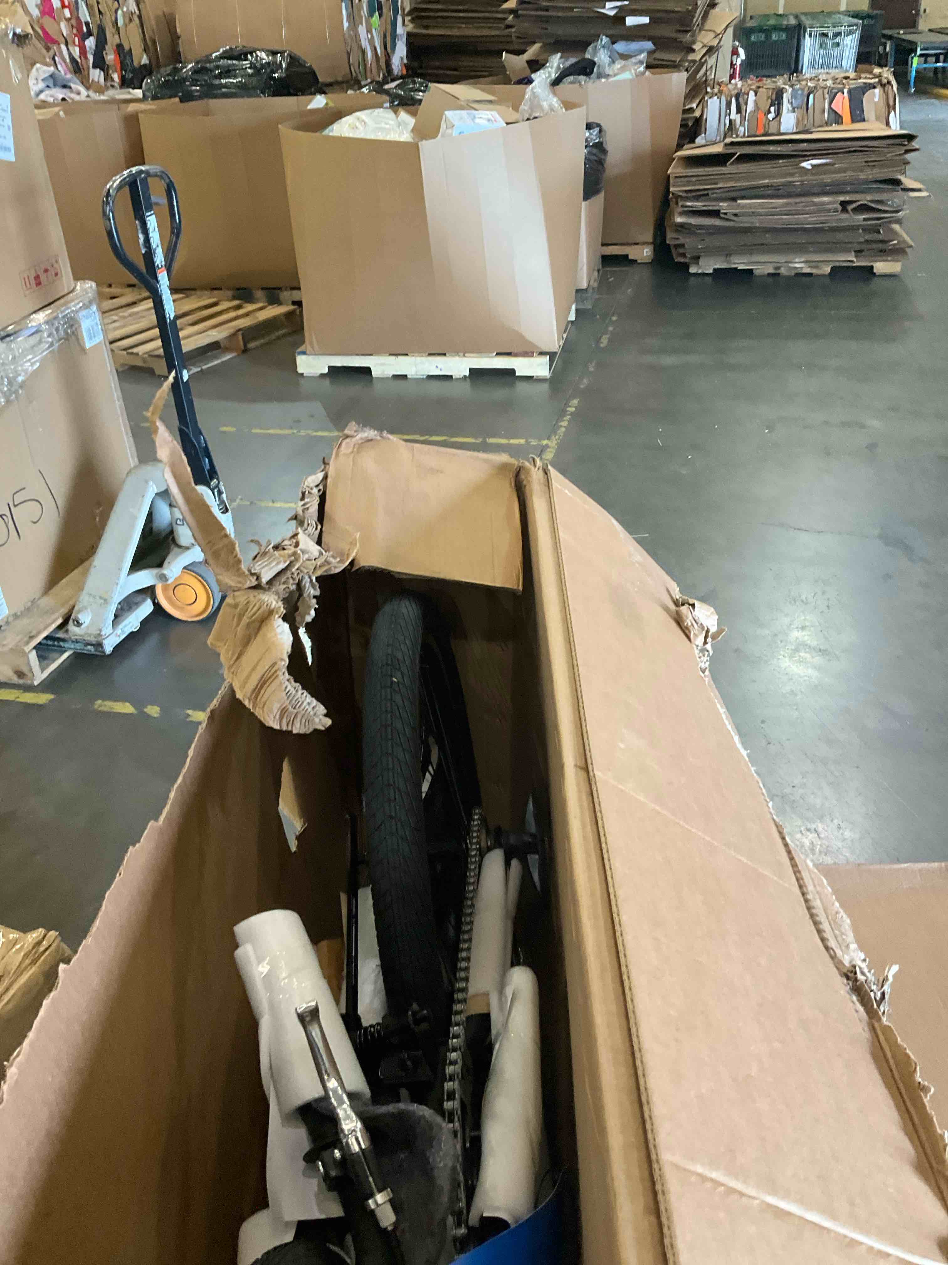 https://s3.amazonaws.com/lotting-images-prod/bidfta/BHL00090334_1696002928533.jpeg