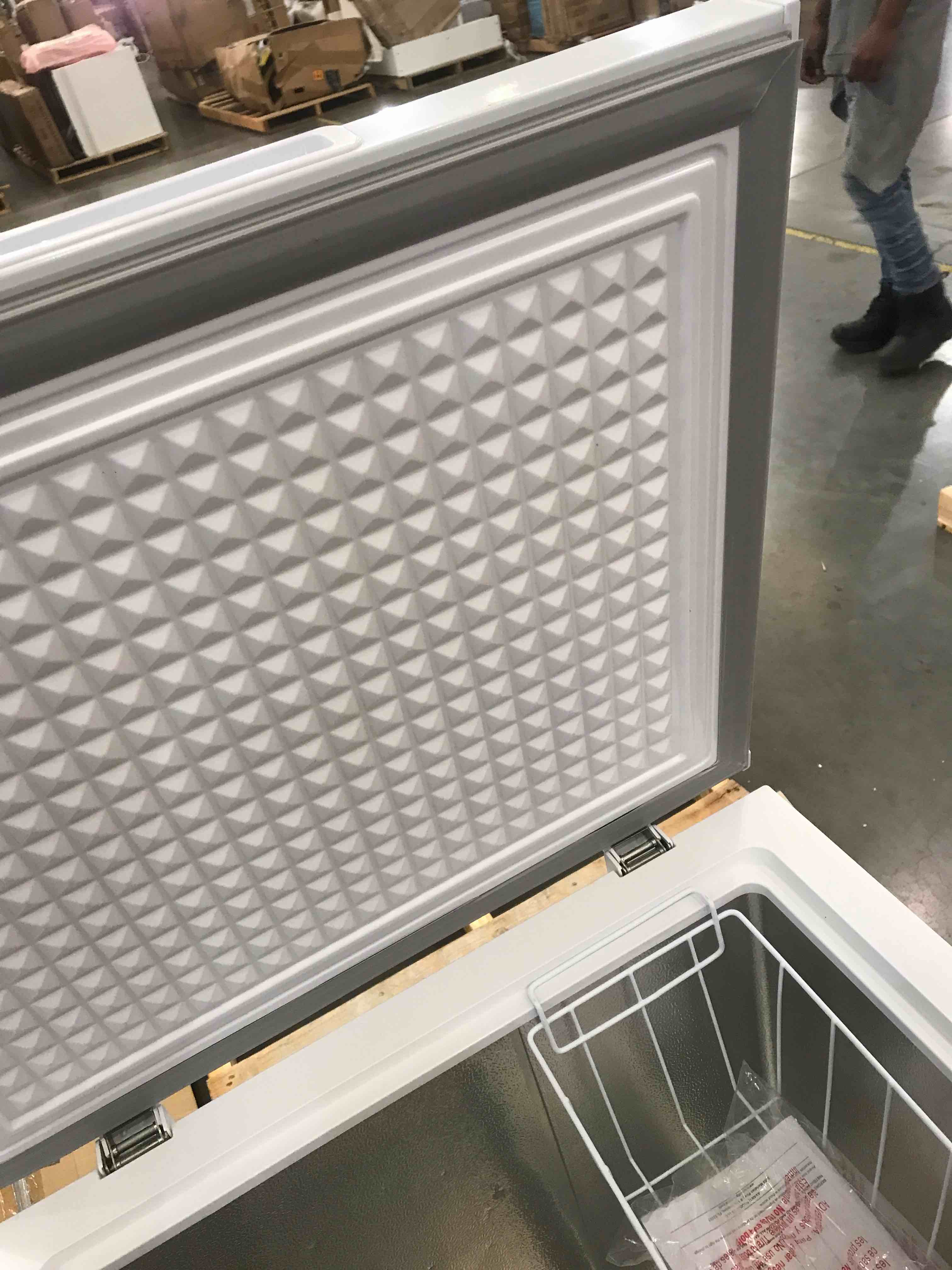 https://s3.amazonaws.com/lotting-images-prod/bidfta/BHL00090862_1694795990715.jpeg