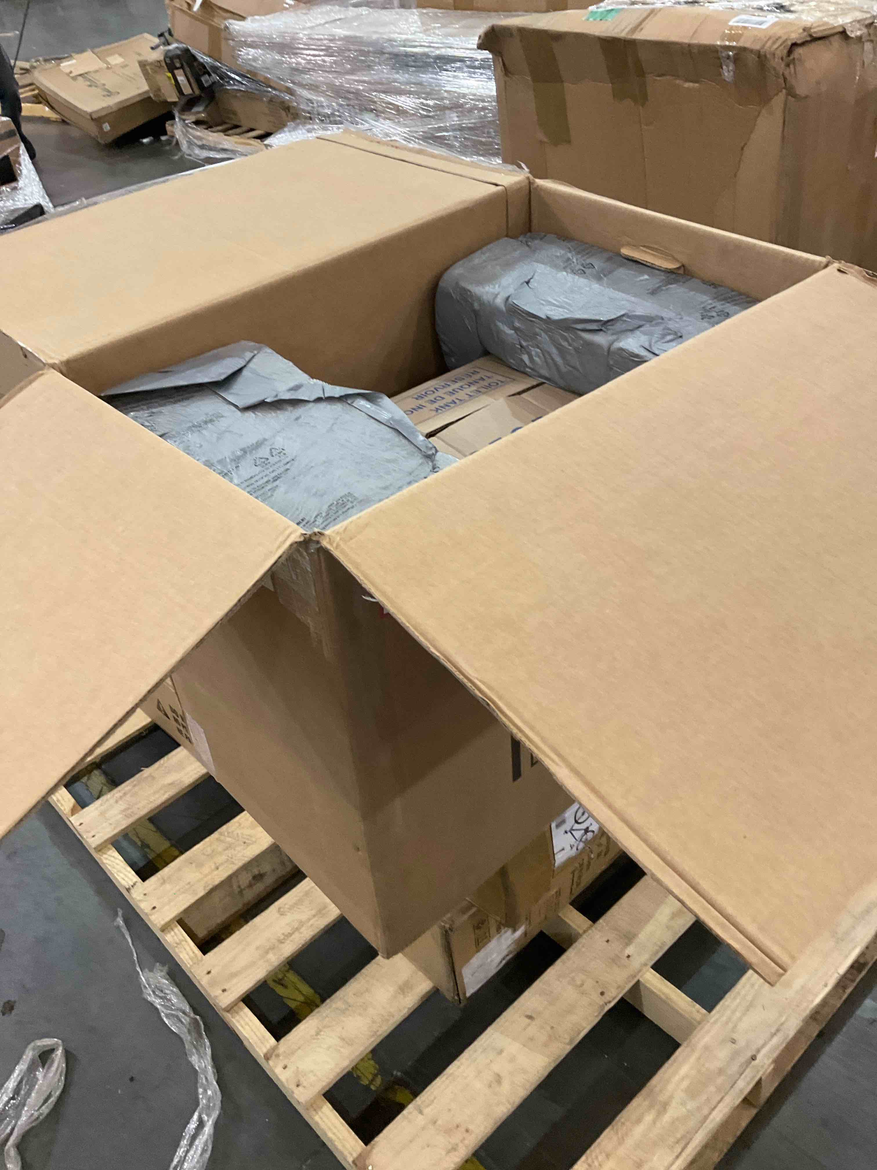 https://s3.amazonaws.com/lotting-images-prod/bidfta/BHL00092075_1695044156529.jpeg