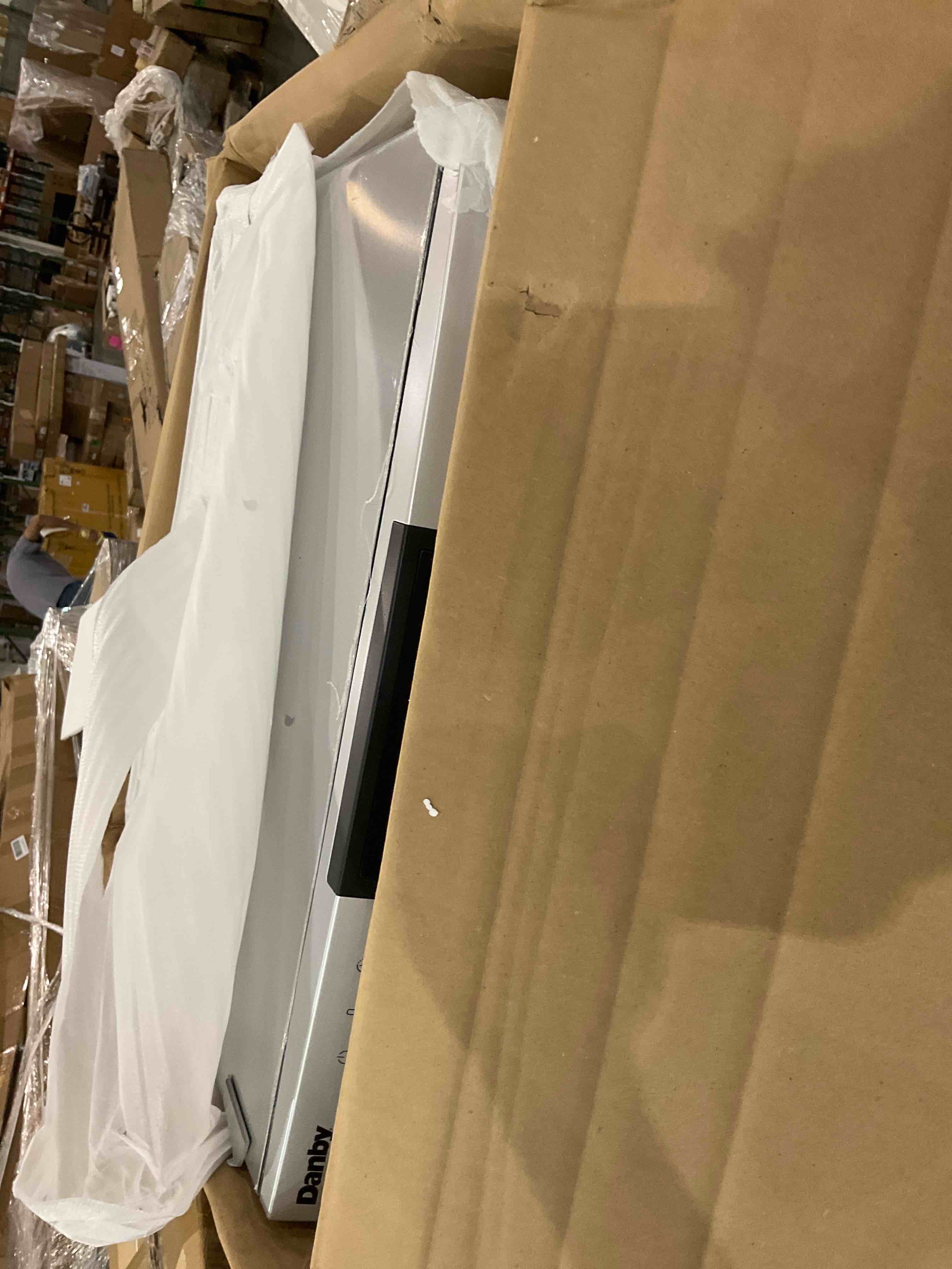 https://s3.amazonaws.com/lotting-images-prod/bidfta/BHL00092079_1695044804481.jpeg