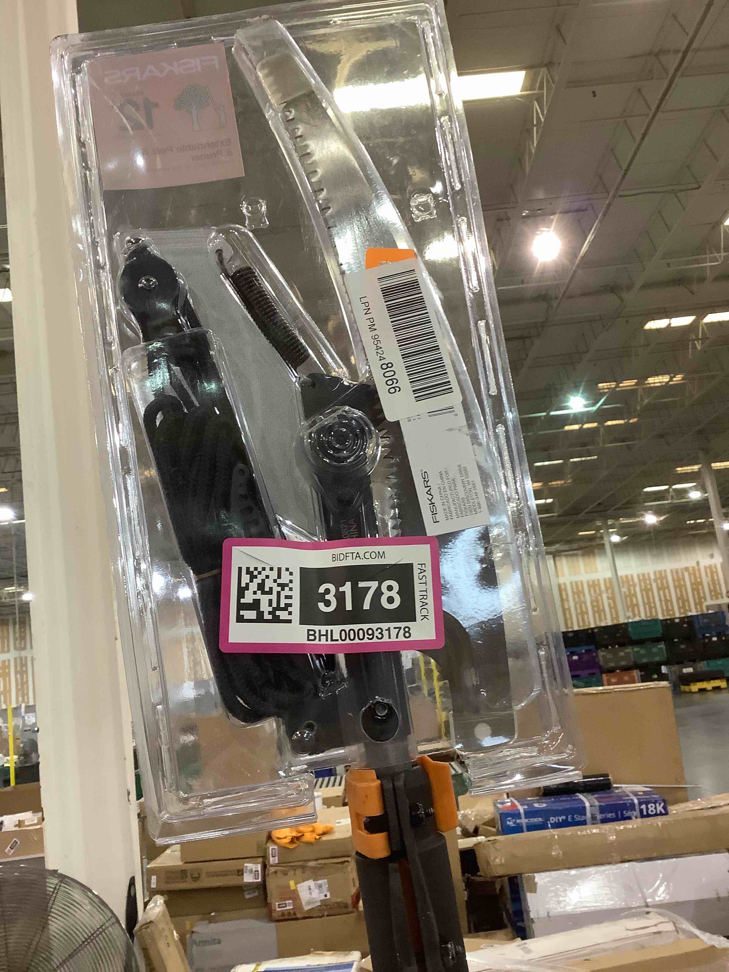 https://s3.amazonaws.com/lotting-images-prod/bidfta/BHL00093178_1694698103702.jpeg