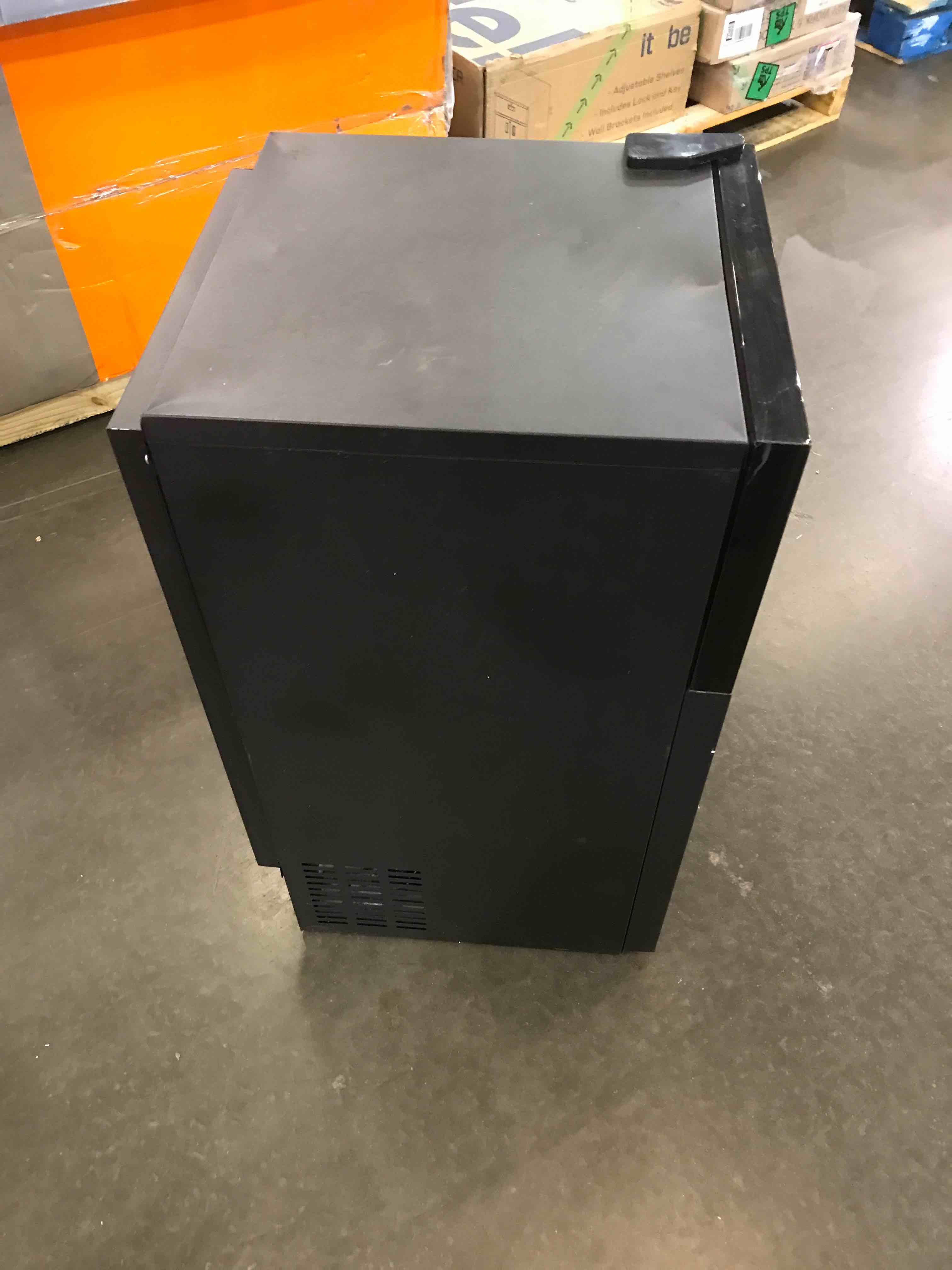 https://s3.amazonaws.com/lotting-images-prod/bidfta/BHL00096329_1693488882493.jpeg