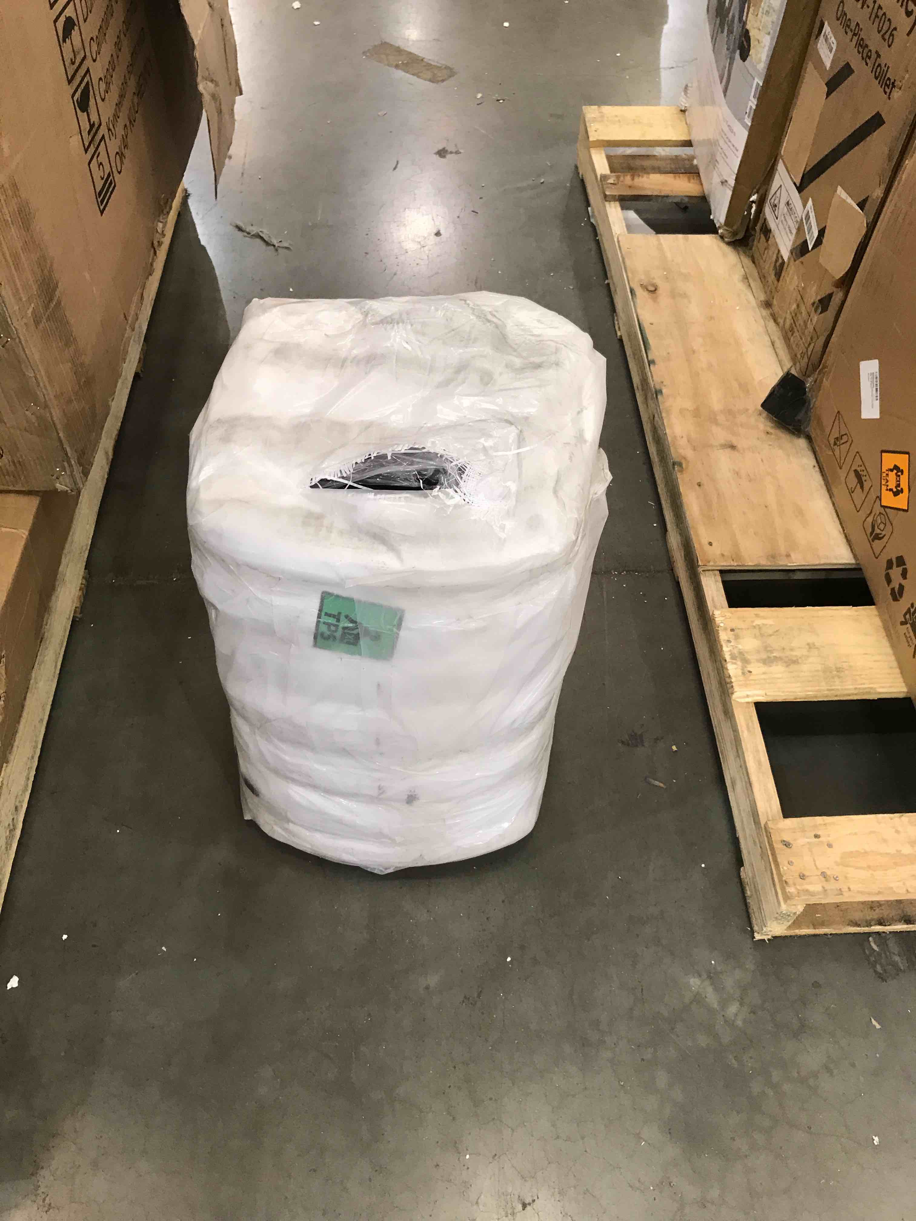 https://s3.amazonaws.com/lotting-images-prod/bidfta/BHL00096487_1694532877900.jpeg