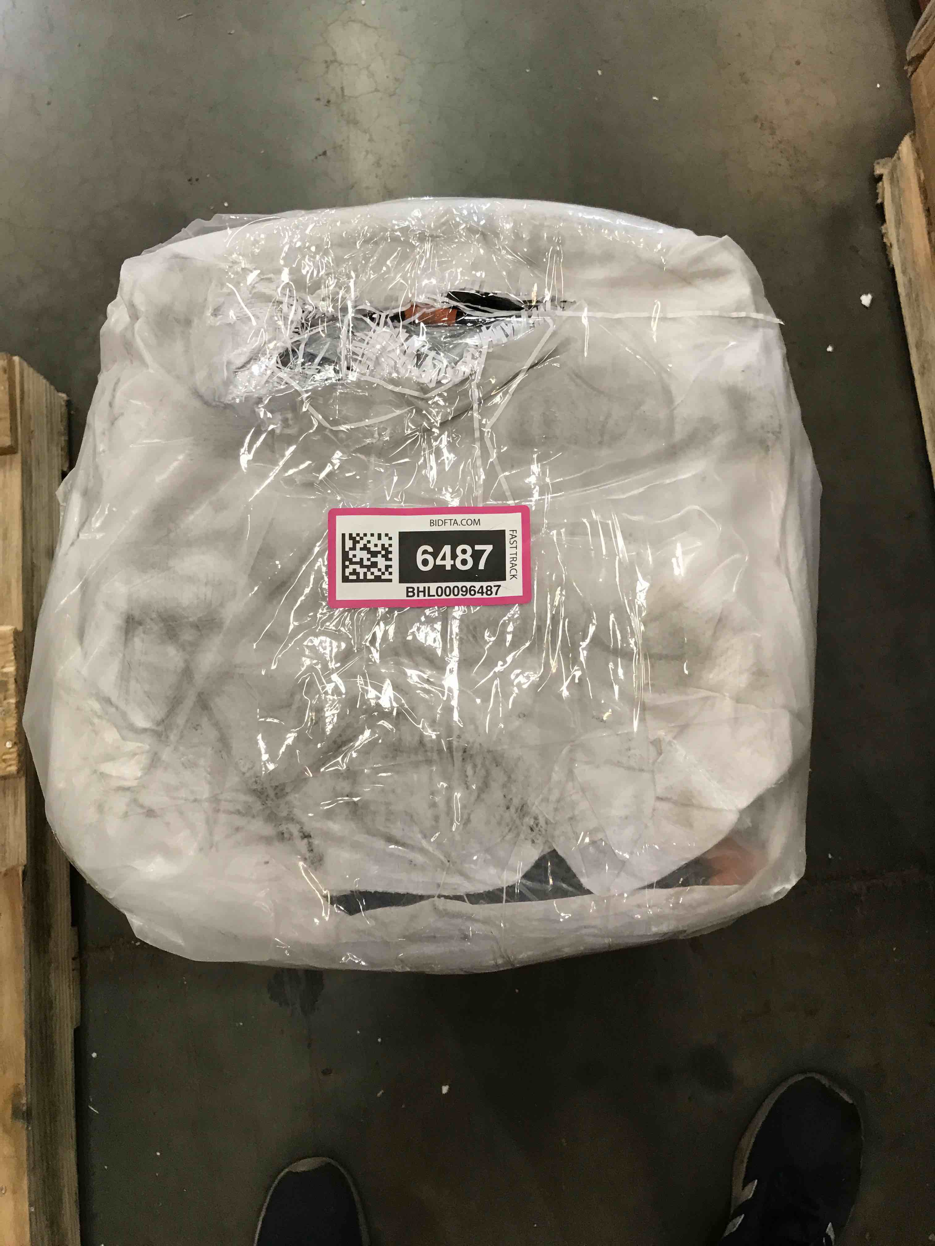 https://s3.amazonaws.com/lotting-images-prod/bidfta/BHL00096487_1694532931390.jpeg