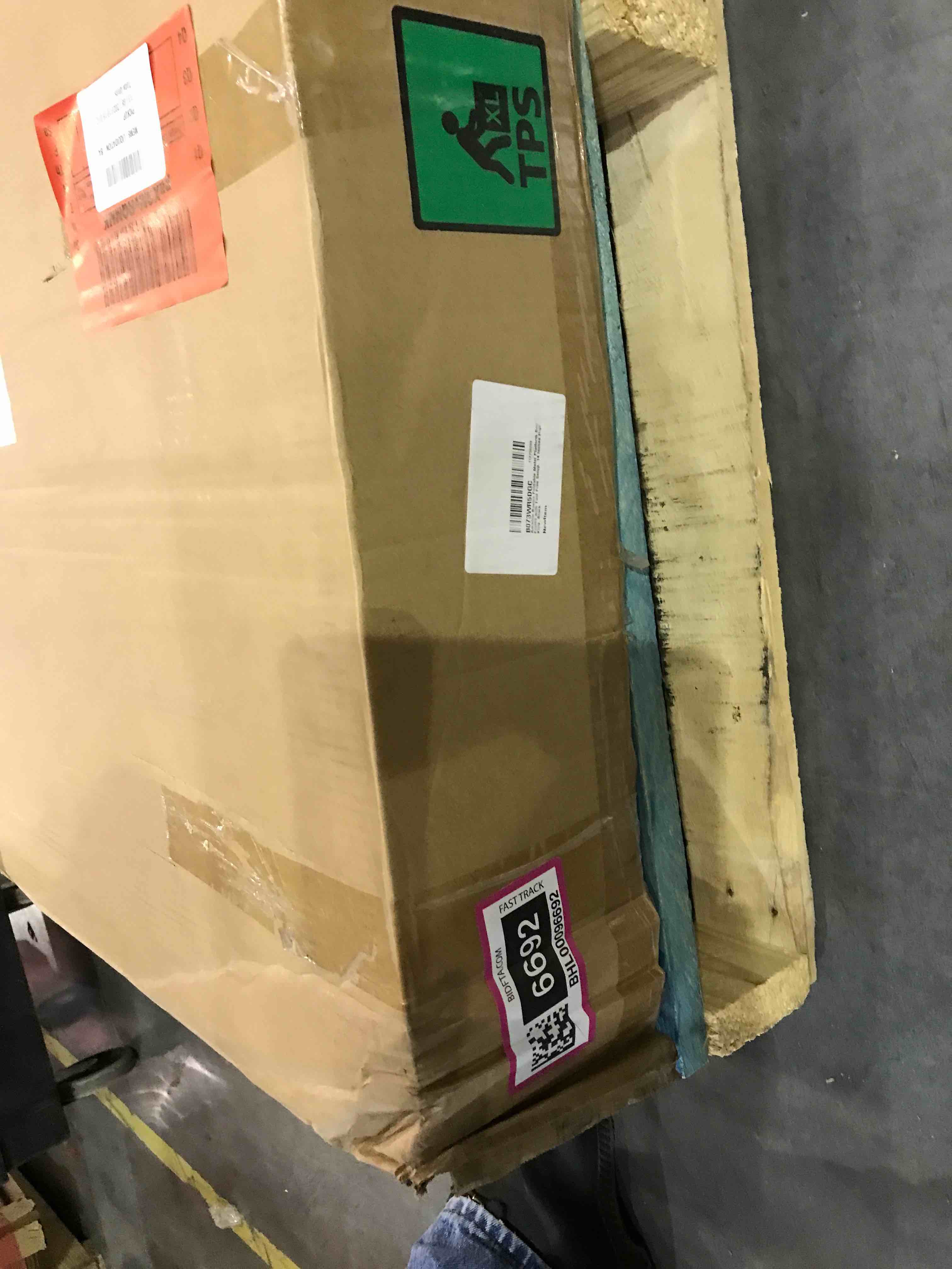https://s3.amazonaws.com/lotting-images-prod/bidfta/BHL00096692_1692962536440.jpeg