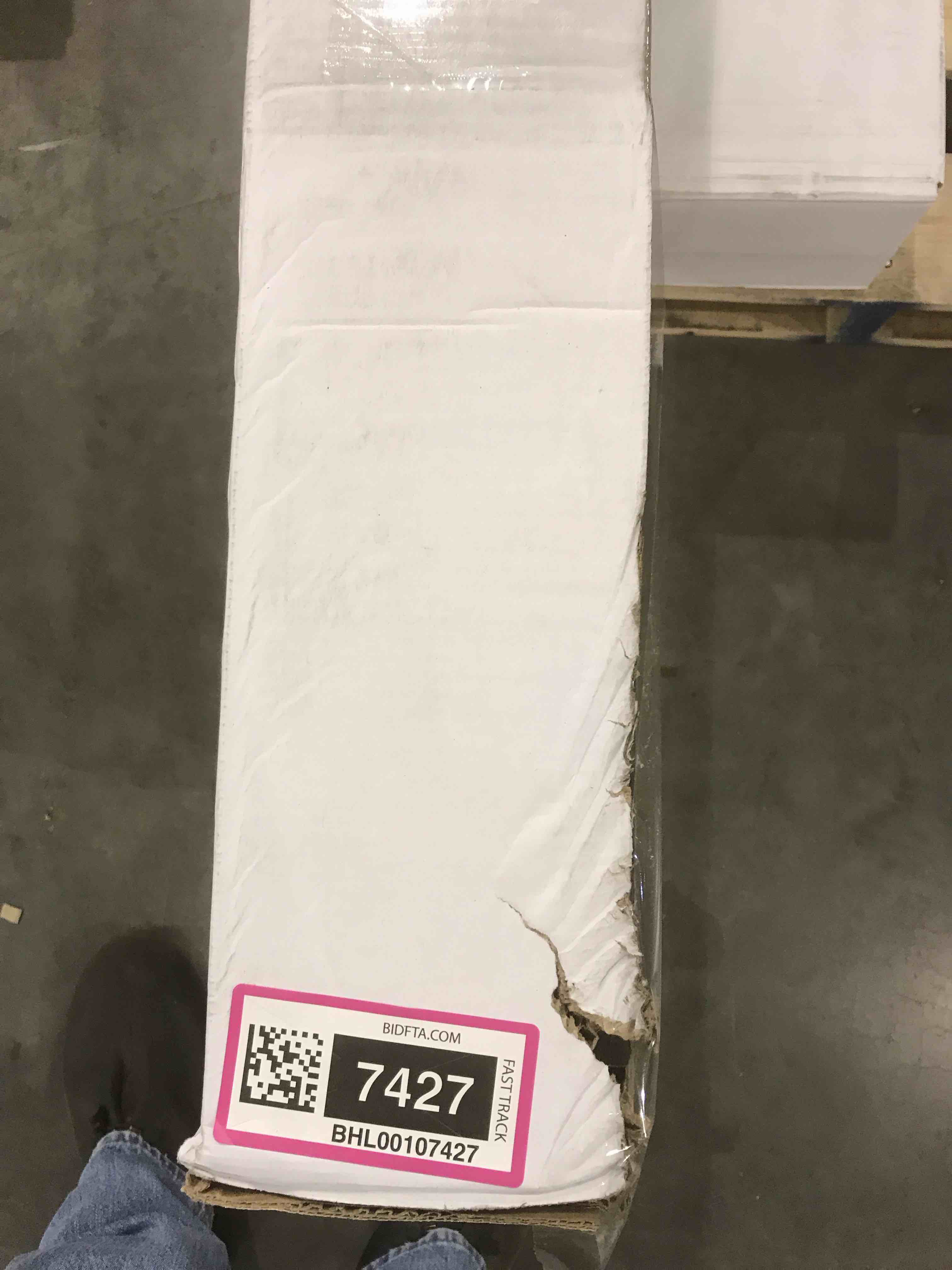 https://s3.amazonaws.com/lotting-images-prod/bidfta/BHL00107427_1700573811961.jpeg