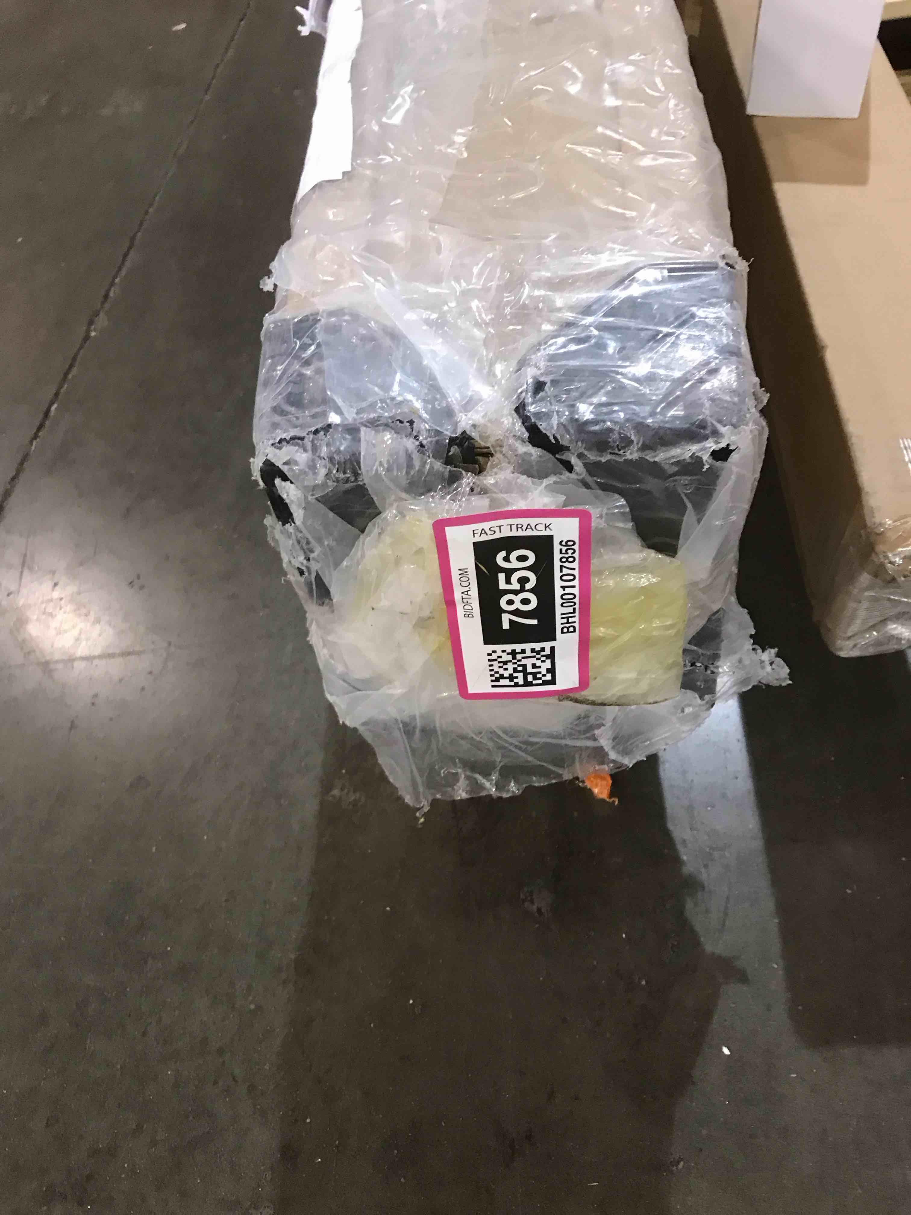 https://s3.amazonaws.com/lotting-images-prod/bidfta/BHL00107856_1701790281050.jpeg