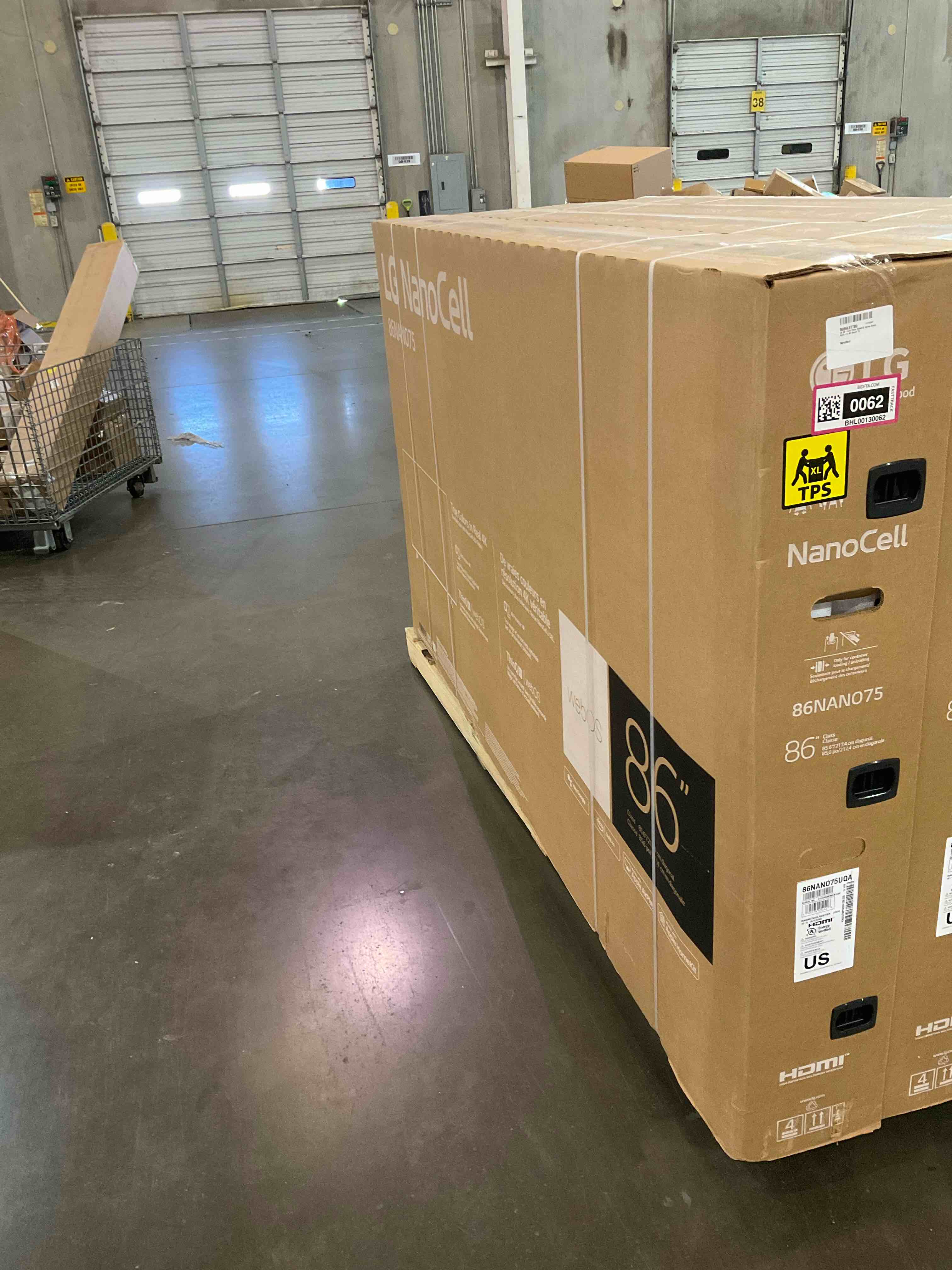 https://s3.amazonaws.com/lotting-images-prod/bidfta/BHL00130064_1702054577996.jpeg