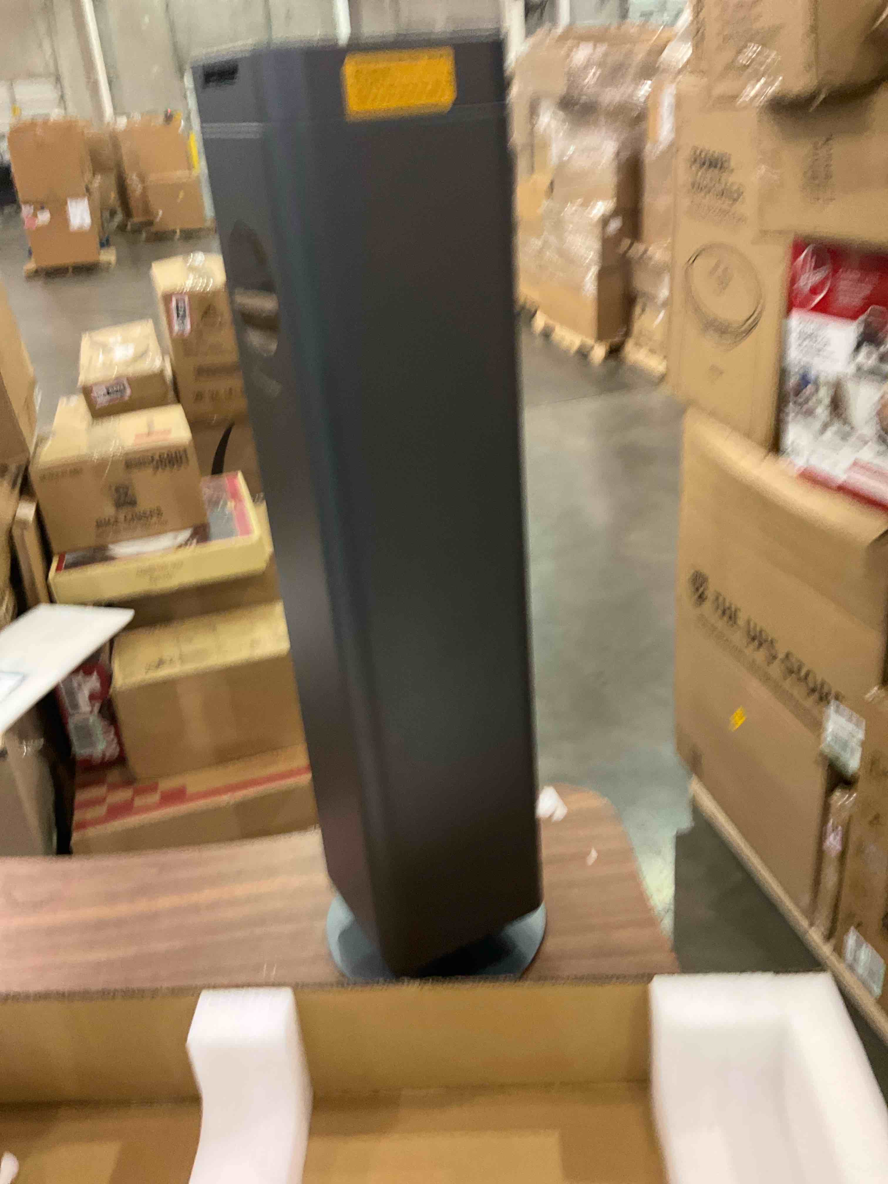 https://s3.amazonaws.com/lotting-images-prod/bidfta/BHL00130425_1704904033250.jpeg