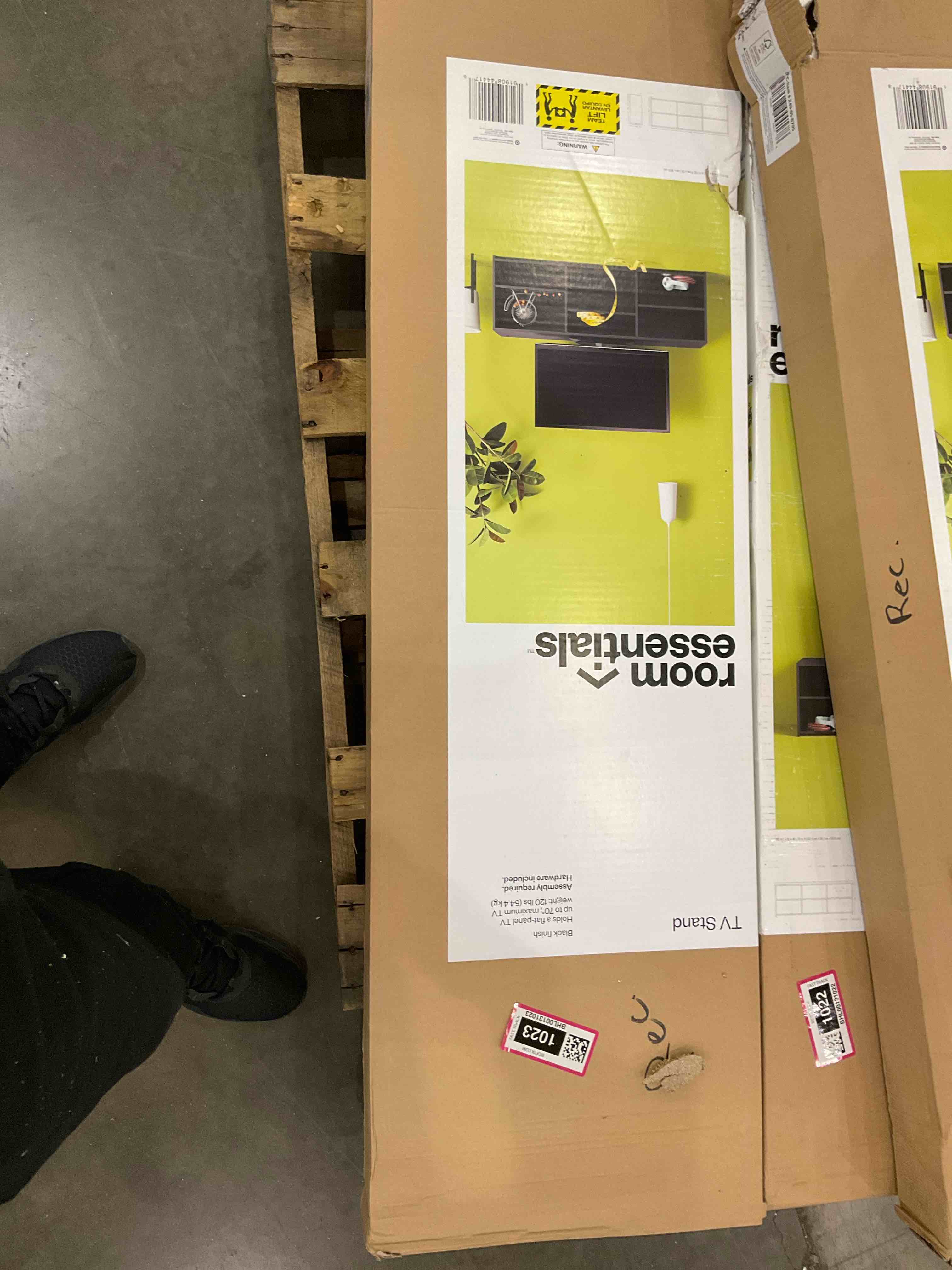 https://s3.amazonaws.com/lotting-images-prod/bidfta/BHL00131023_1703274561873.jpeg