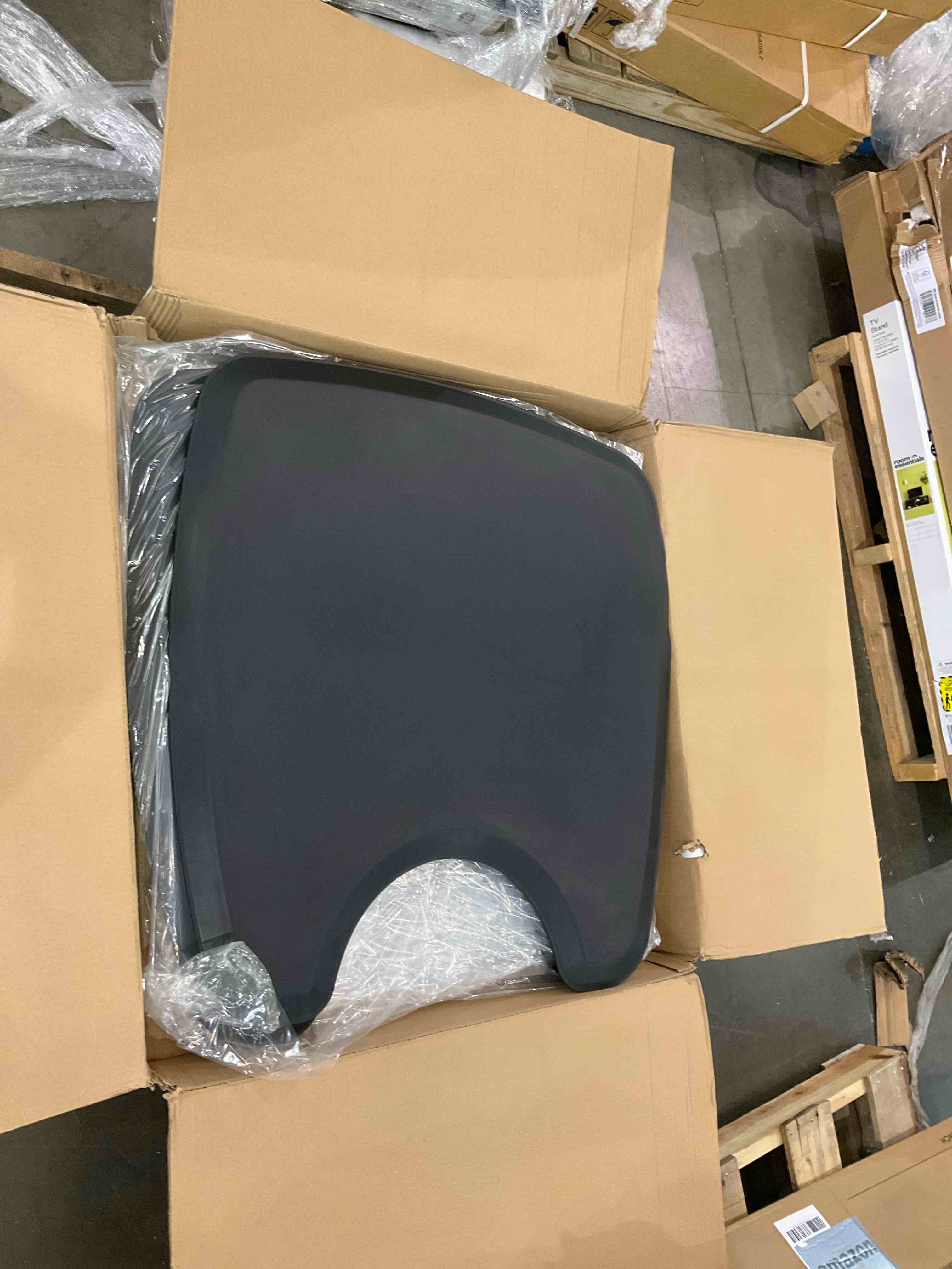 https://s3.amazonaws.com/lotting-images-prod/bidfta/BHL00131027_1703275770187.jpeg