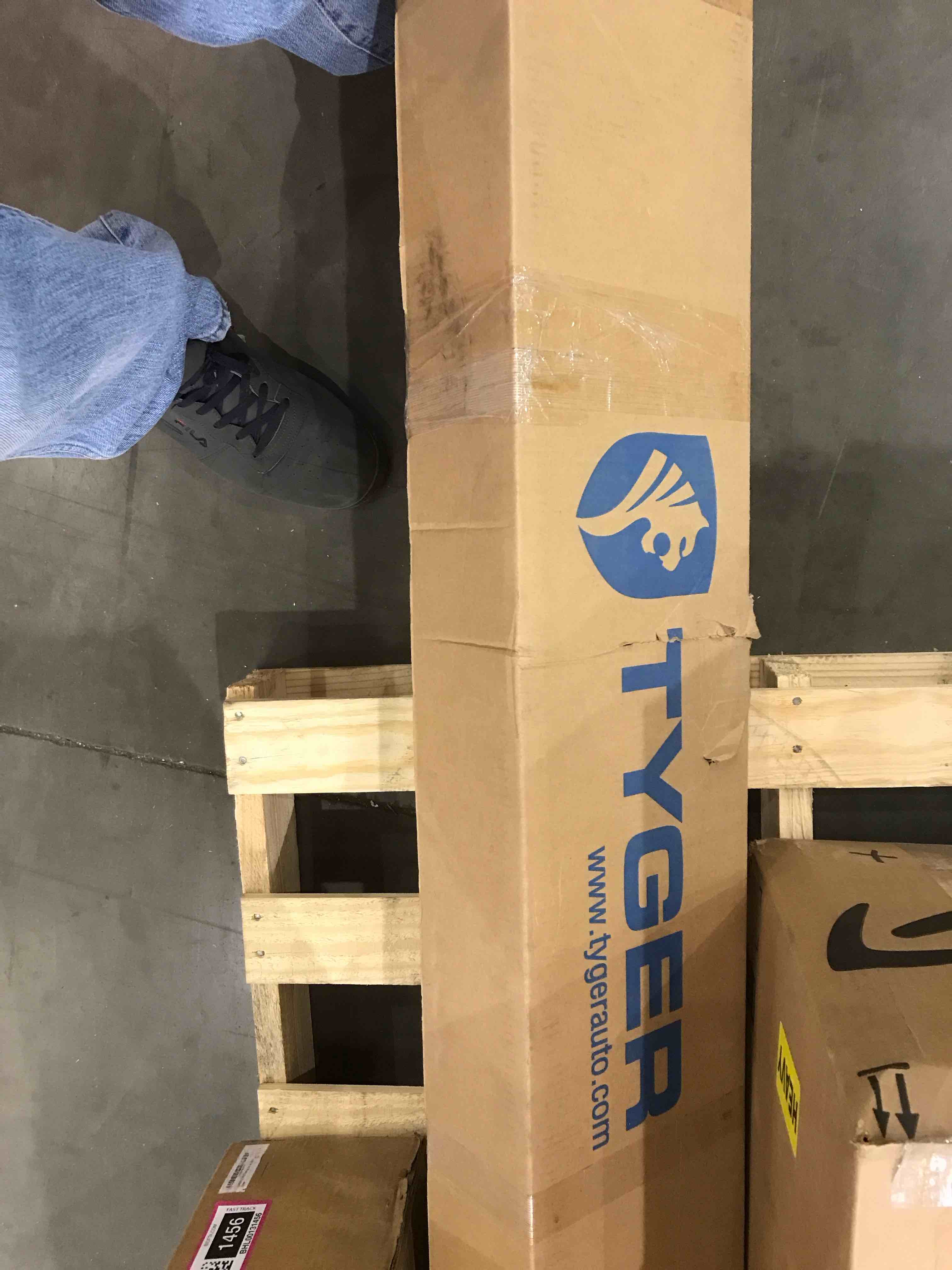 https://s3.amazonaws.com/lotting-images-prod/bidfta/BHL00133686_1704745253817.jpeg