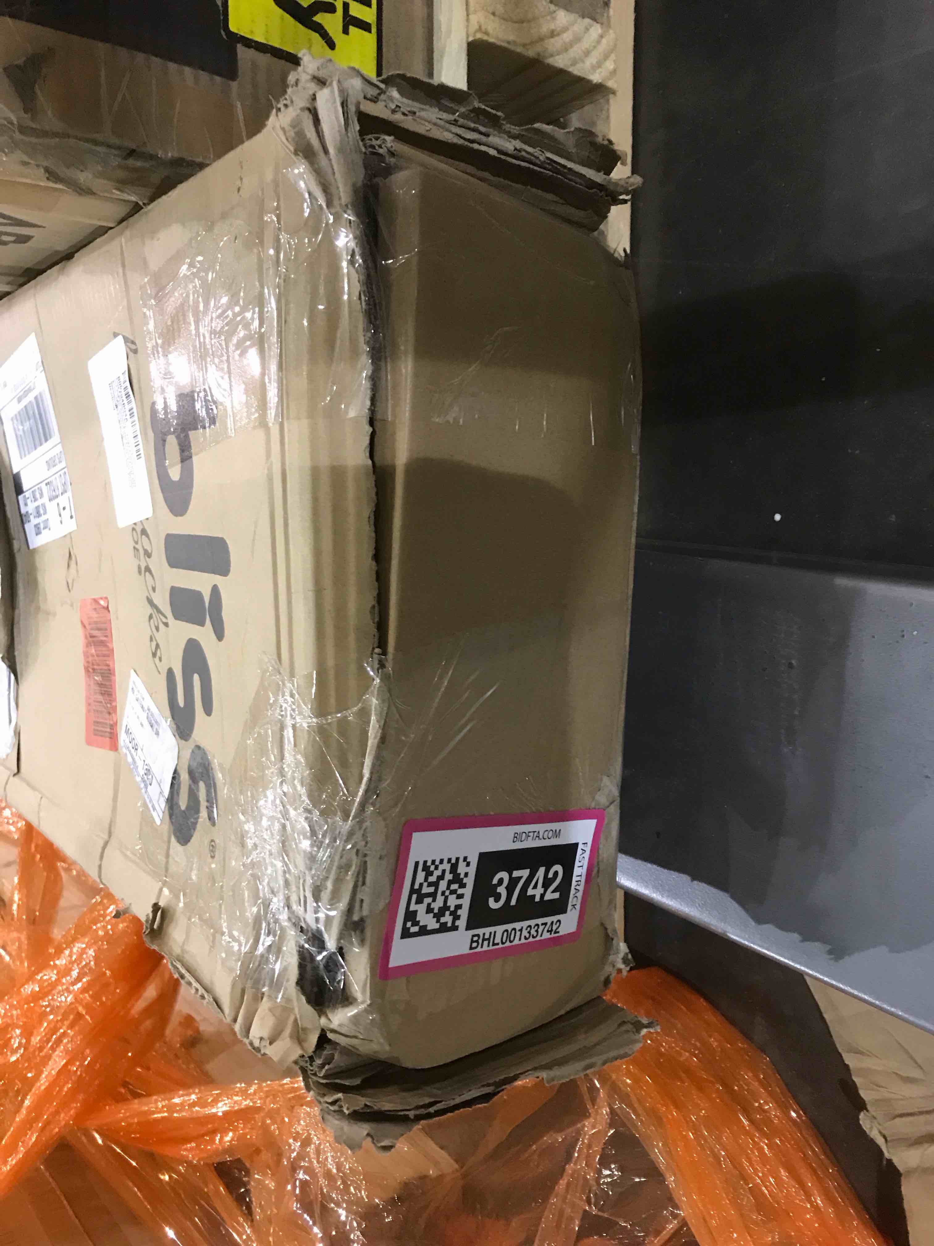 https://s3.amazonaws.com/lotting-images-prod/bidfta/BHL00133742_1705069676069.jpeg