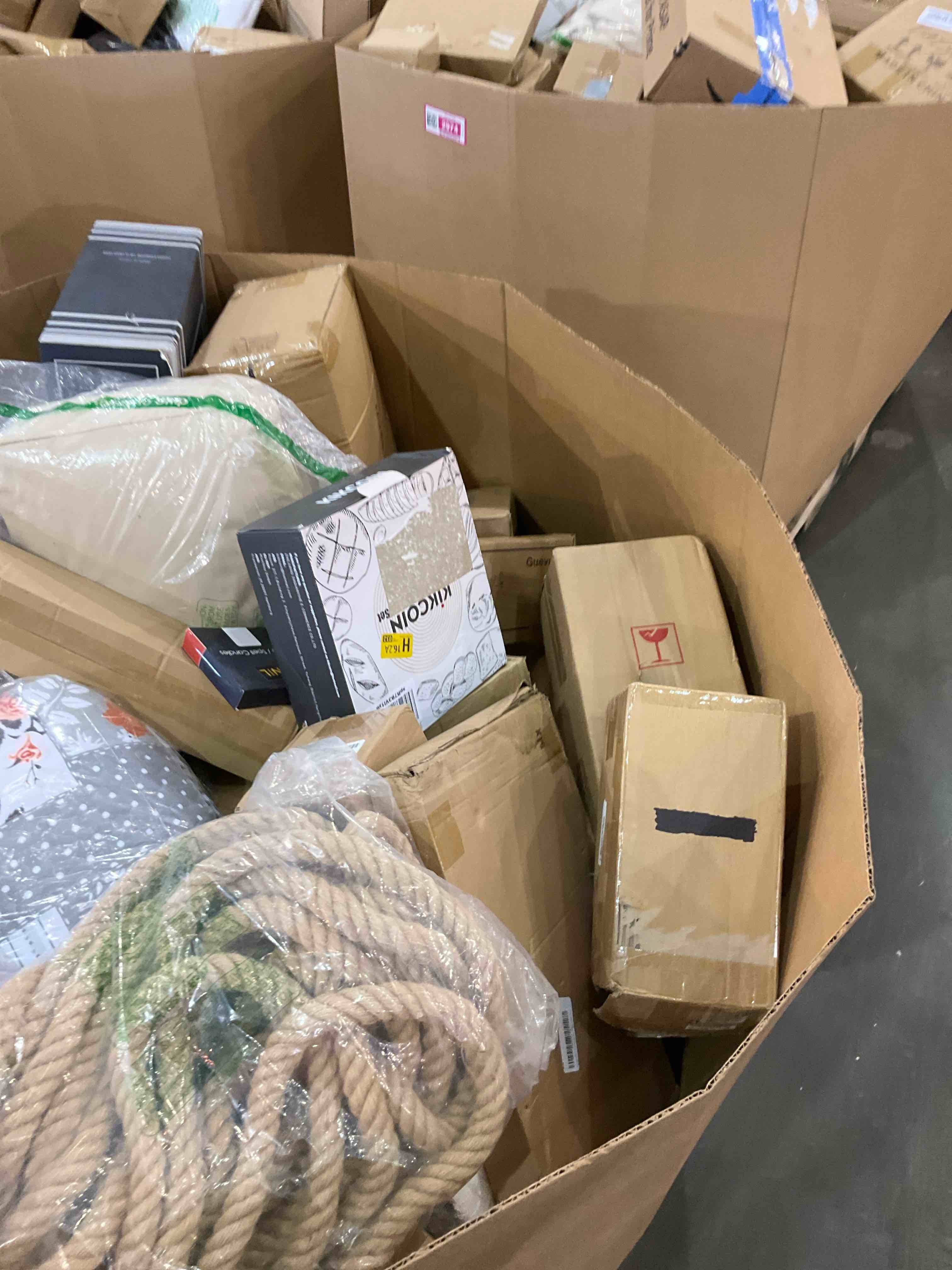 https://s3.amazonaws.com/lotting-images-prod/bidfta/BHP00002975_1695319099342.jpeg