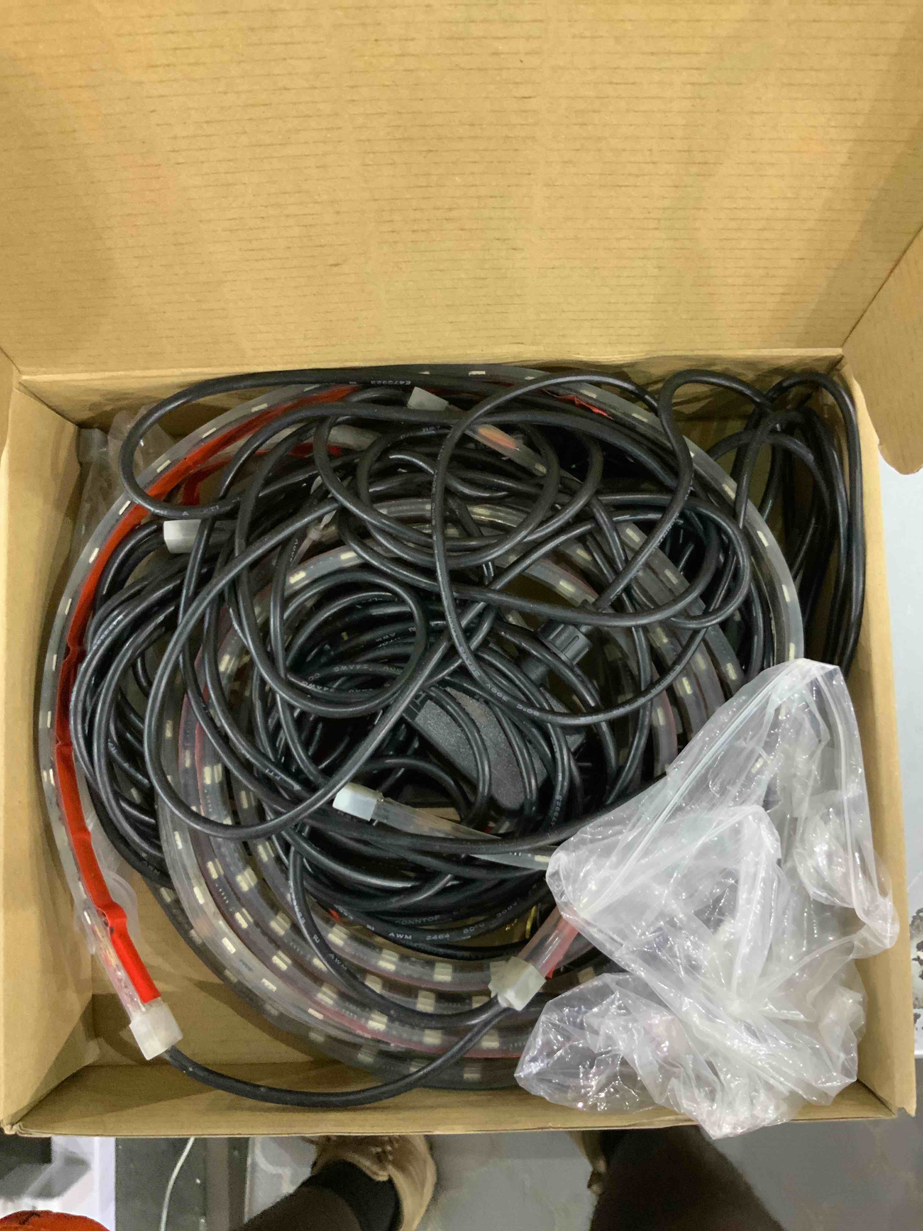https://s3.amazonaws.com/lotting-images-prod/bidfta/BHS90001060_1692789928262.jpeg