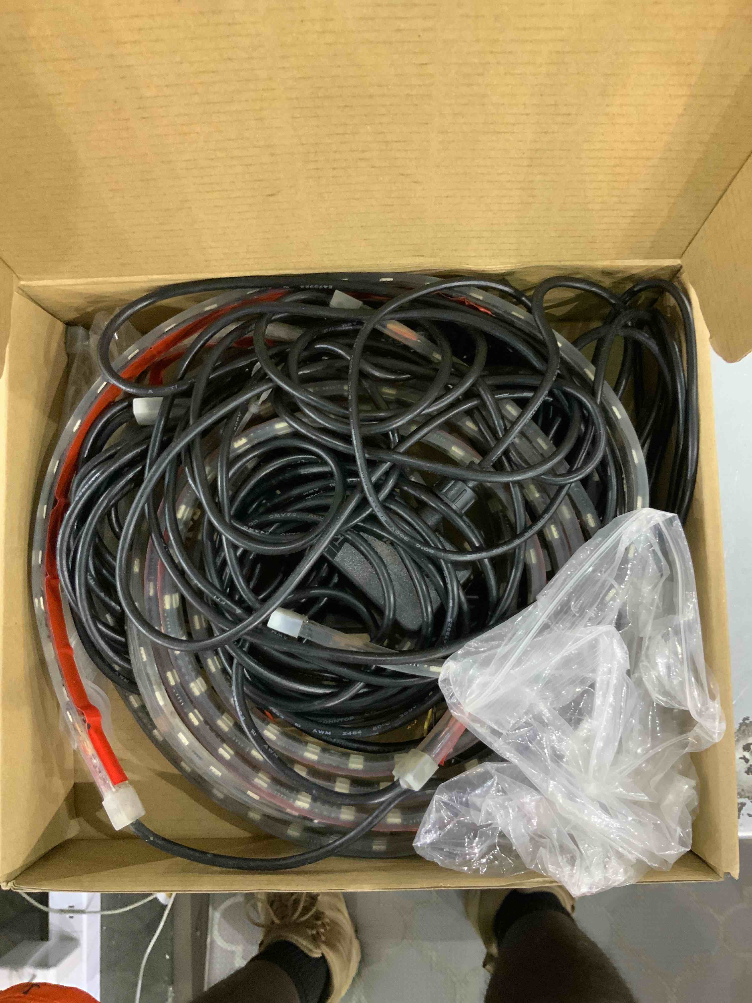 https://s3.amazonaws.com/lotting-images-prod/bidfta/BHS90001060_1692789929532.jpeg