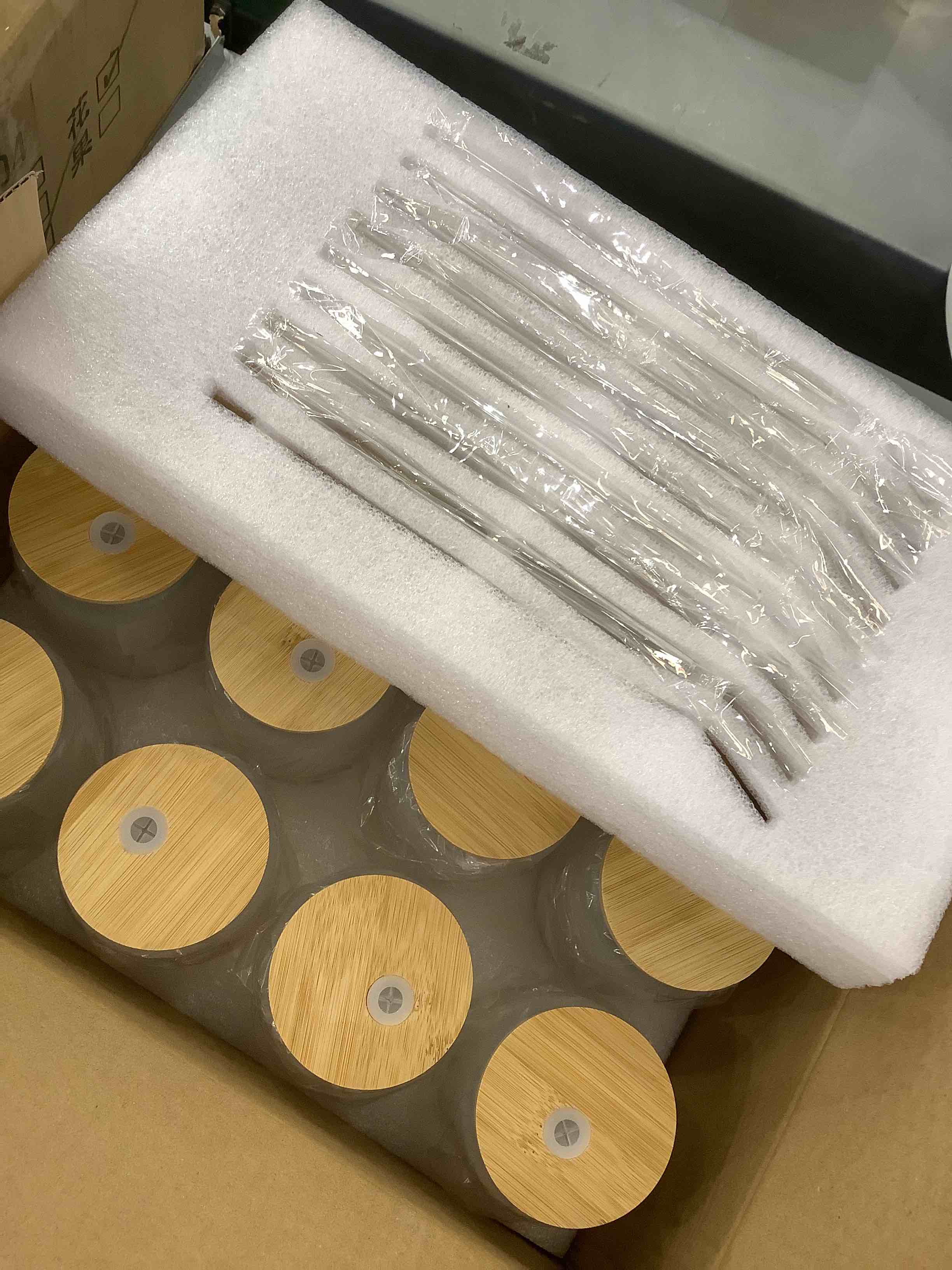 8 Pack Sublimation Glass Cans Frosted Sublimation Beer Can Glass with Bamboo Lids Borosilicate Glasses Tumbler Mason Jar Cups Mug with Plastic Straw for Beer, Juice, Soda, Iced Coffee, Drinks 18oz