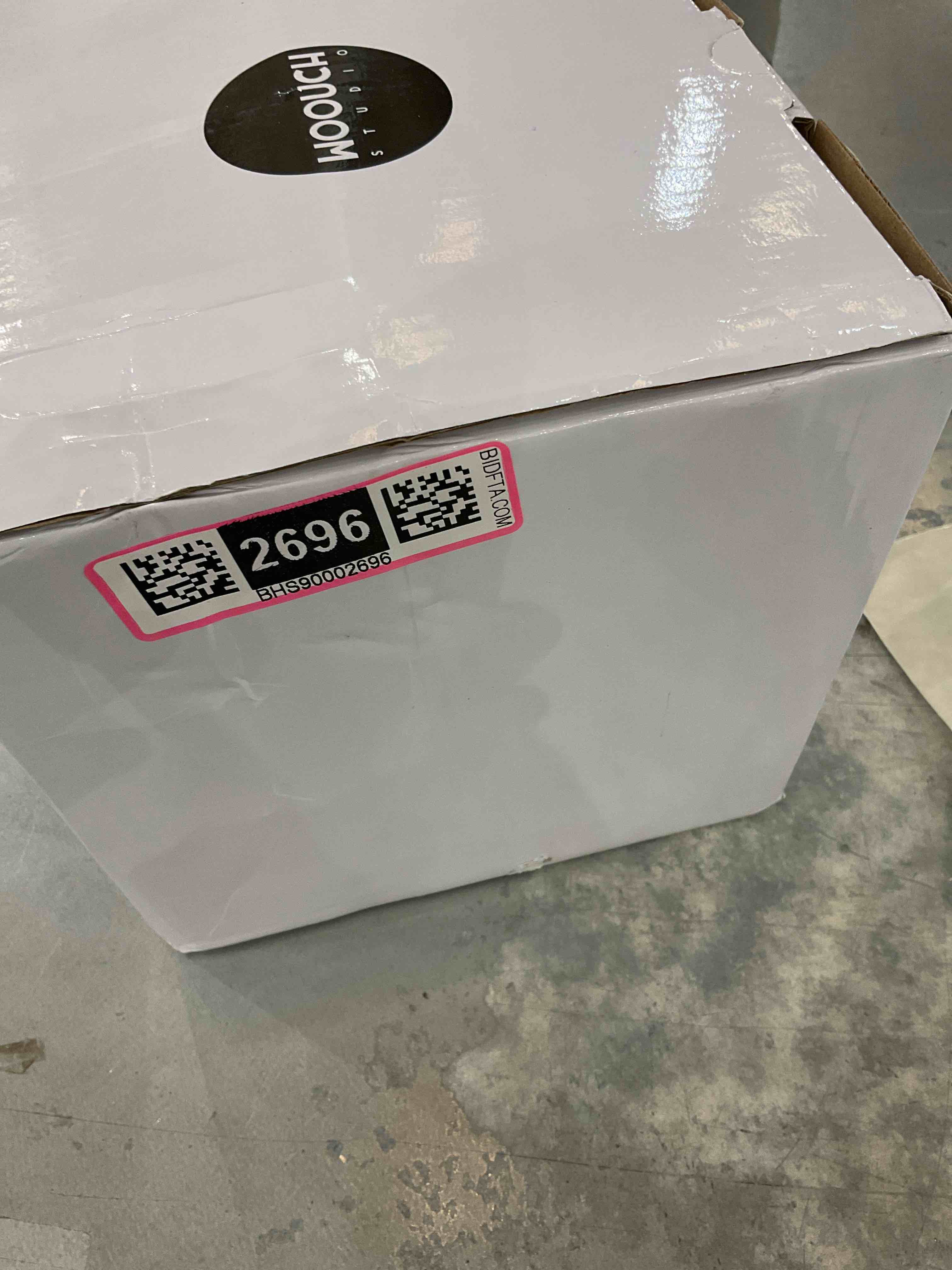 https://s3.amazonaws.com/lotting-images-prod/bidfta/BHS90002696_1691761437524.jpeg