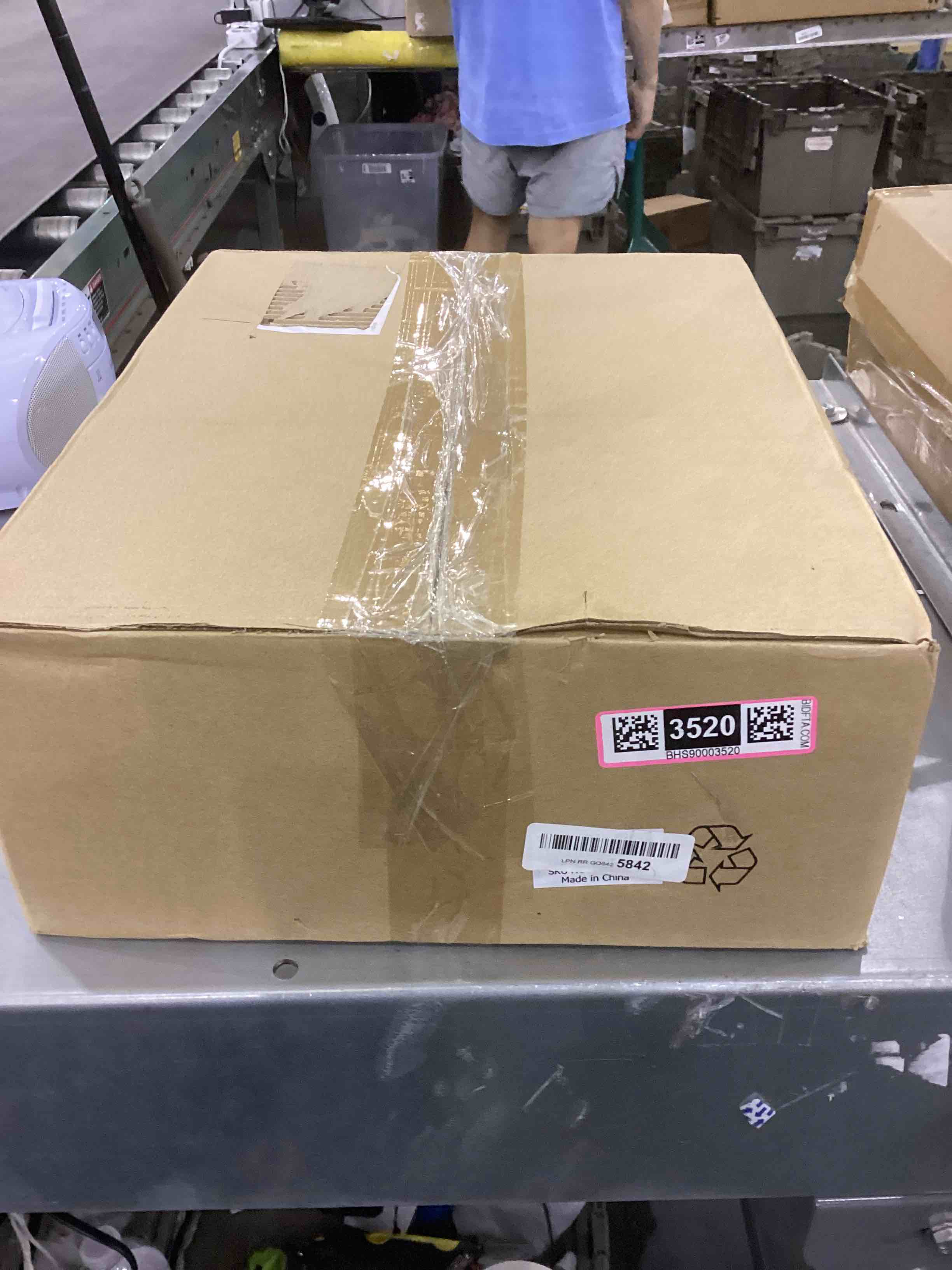https://s3.amazonaws.com/lotting-images-prod/bidfta/BHS90003520_1692023873574.jpeg