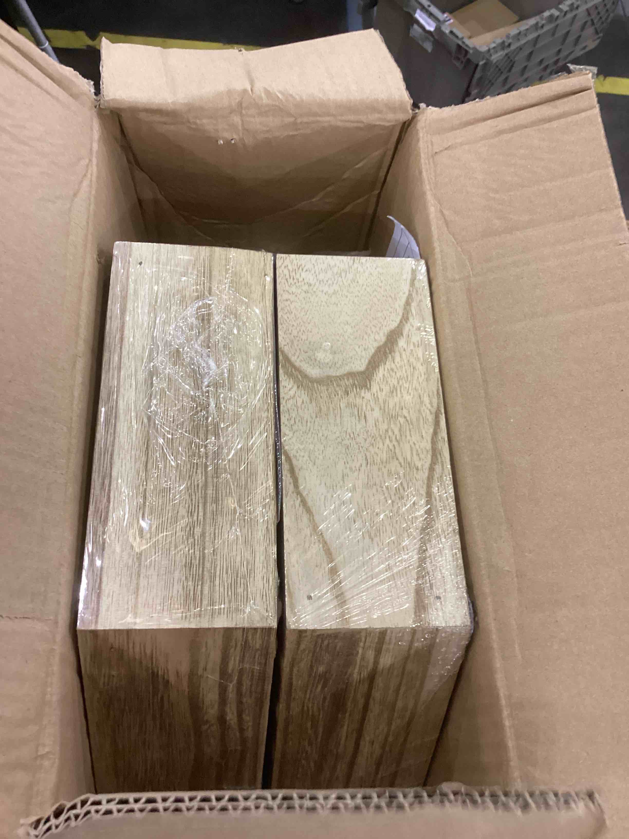 https://s3.amazonaws.com/lotting-images-prod/bidfta/BHS90003522_1692023611825.jpeg