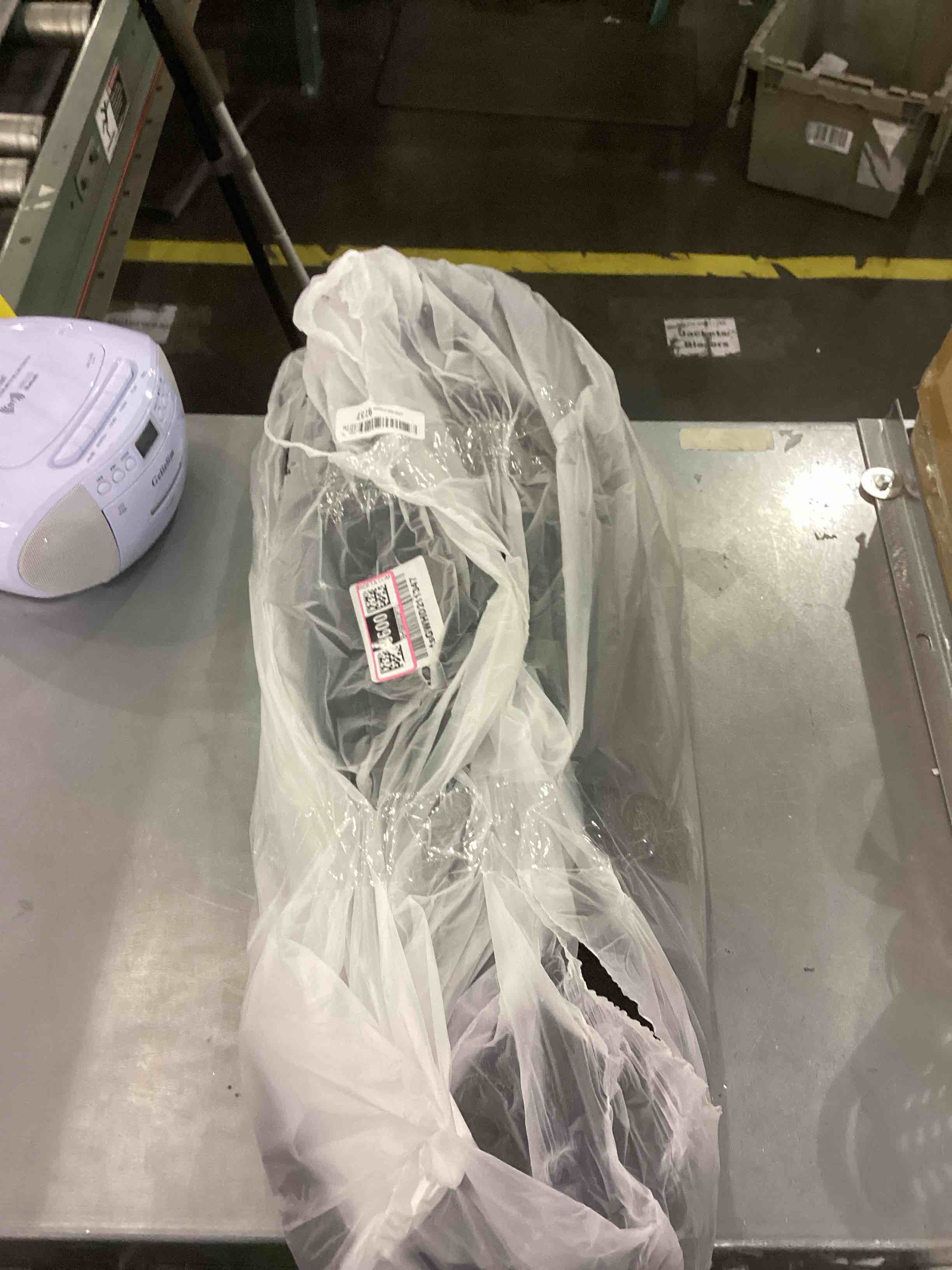 https://s3.amazonaws.com/lotting-images-prod/bidfta/BHS90003600_1692011880667.jpeg