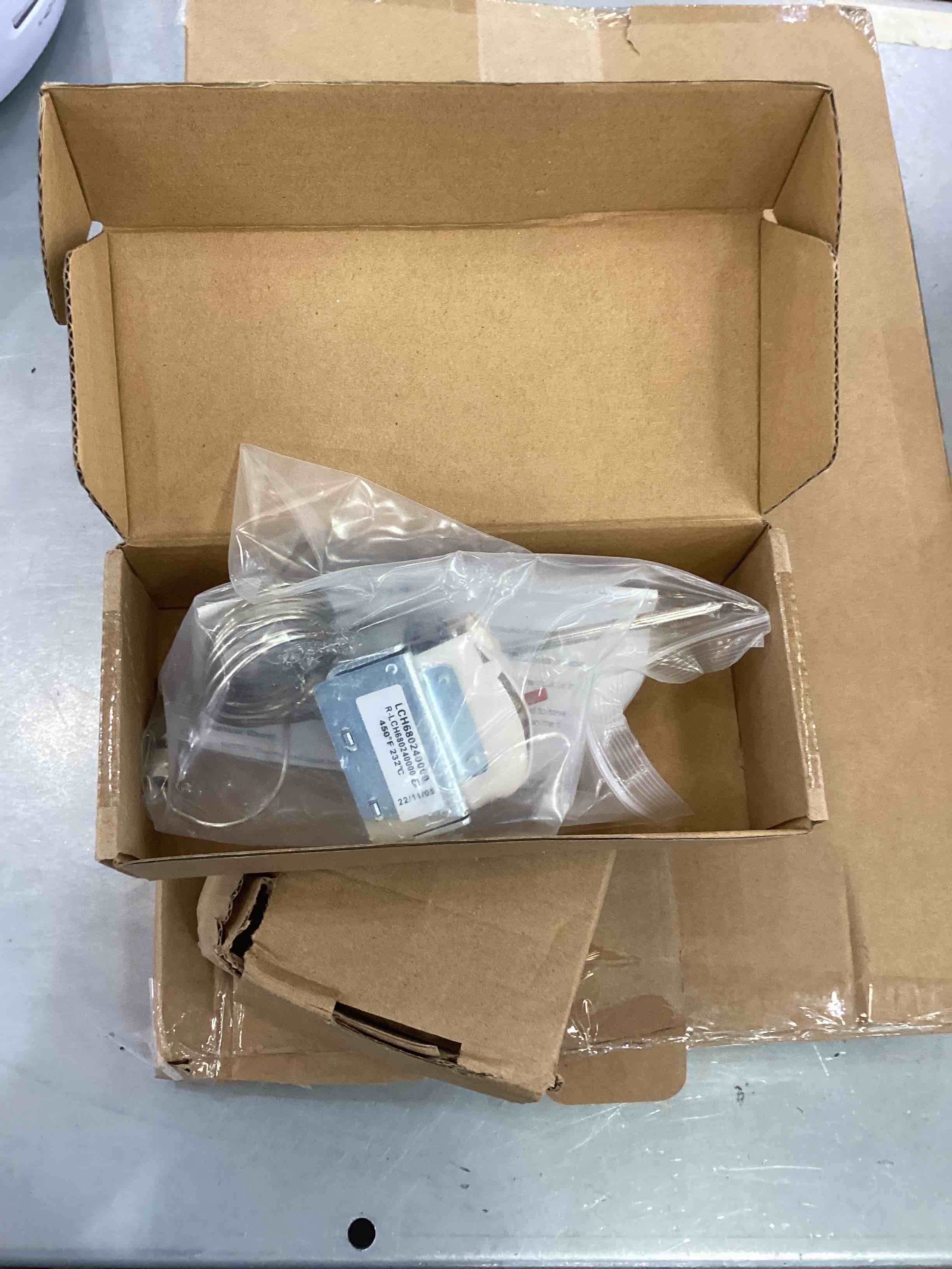 https://s3.amazonaws.com/lotting-images-prod/bidfta/BHS90003649_1691772126662.jpeg
