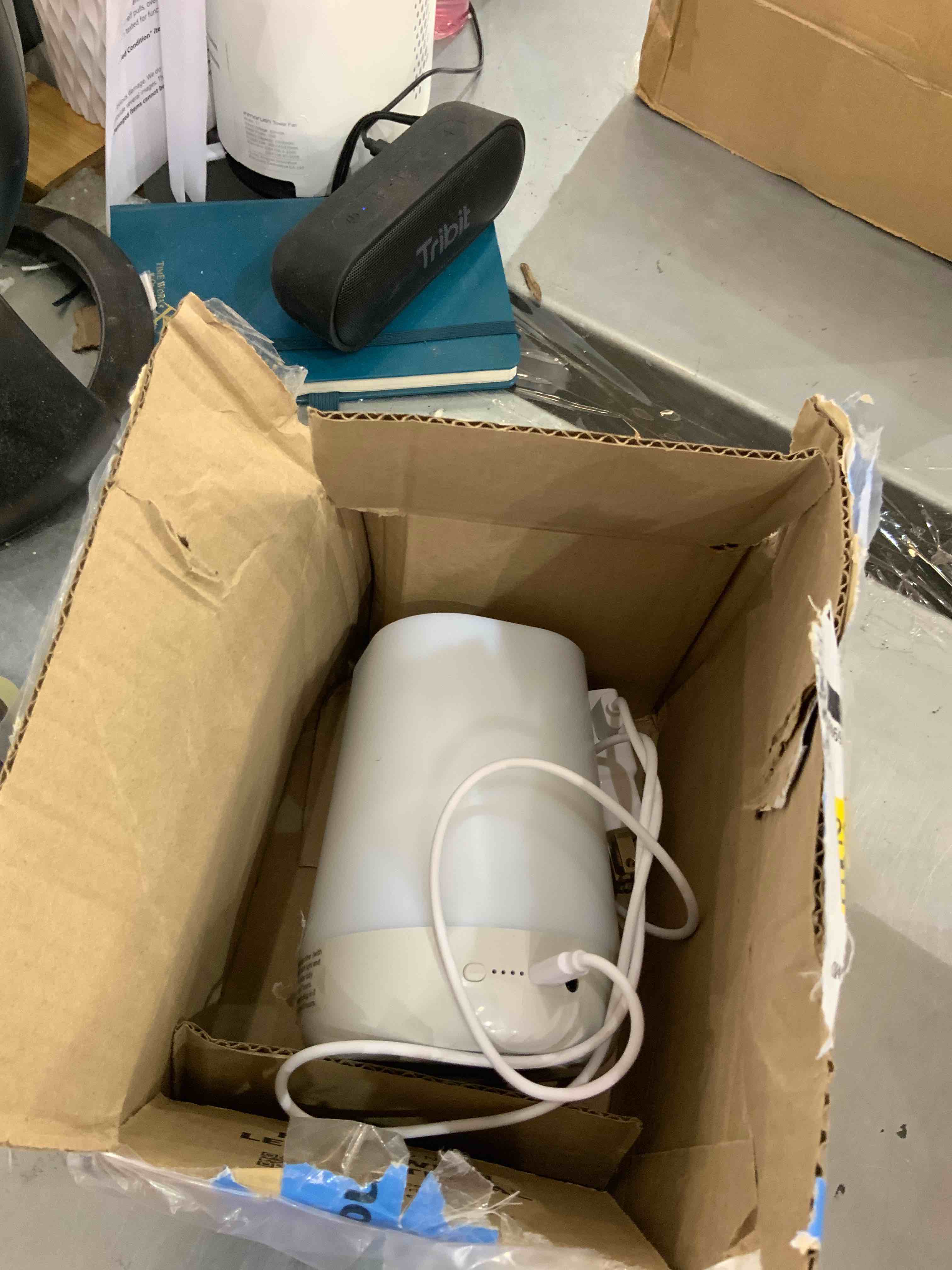 https://s3.amazonaws.com/lotting-images-prod/bidfta/BHS90004128_1692026215270.jpeg