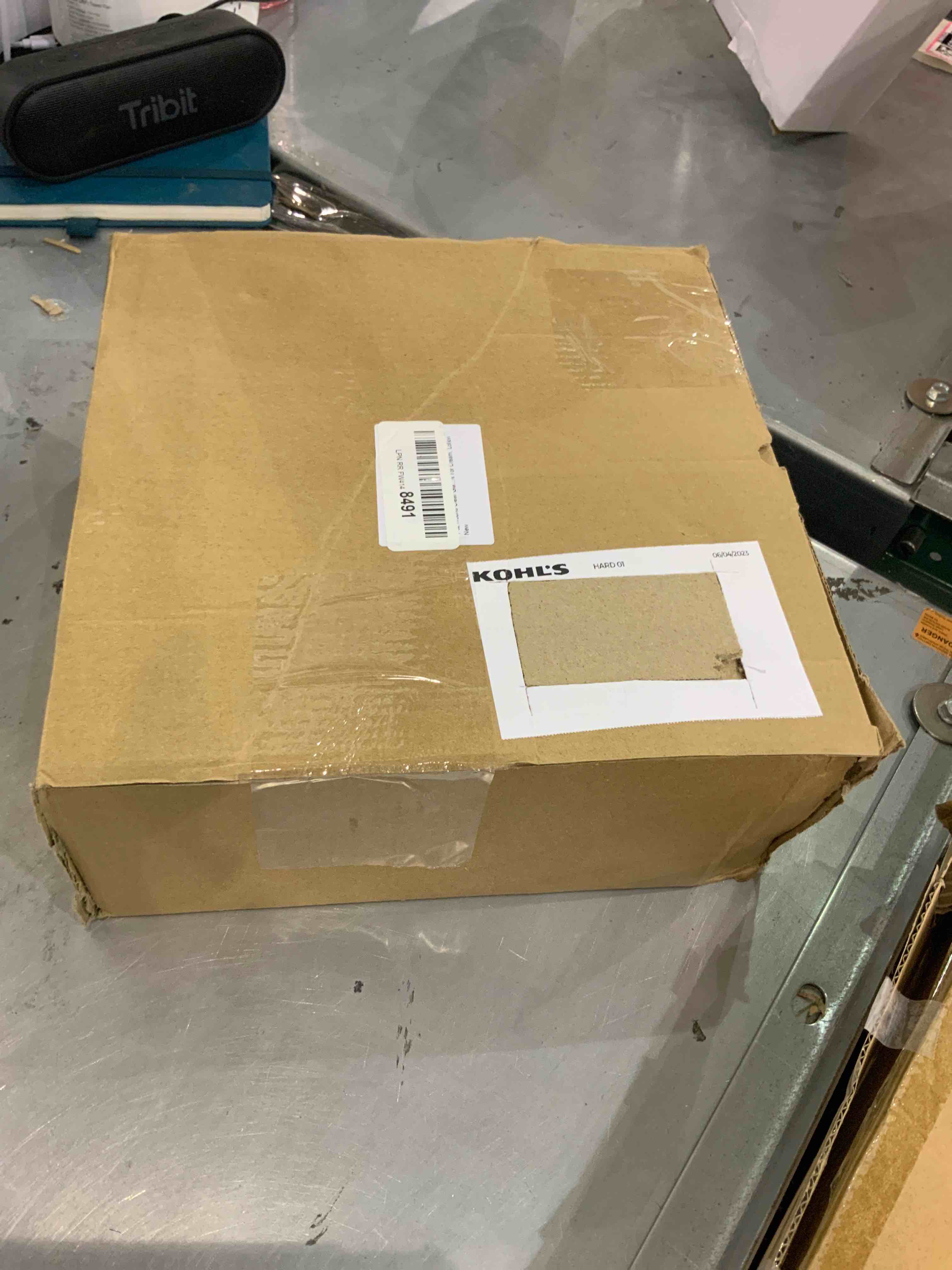 https://s3.amazonaws.com/lotting-images-prod/bidfta/BHS90004242_1692013131624.jpeg