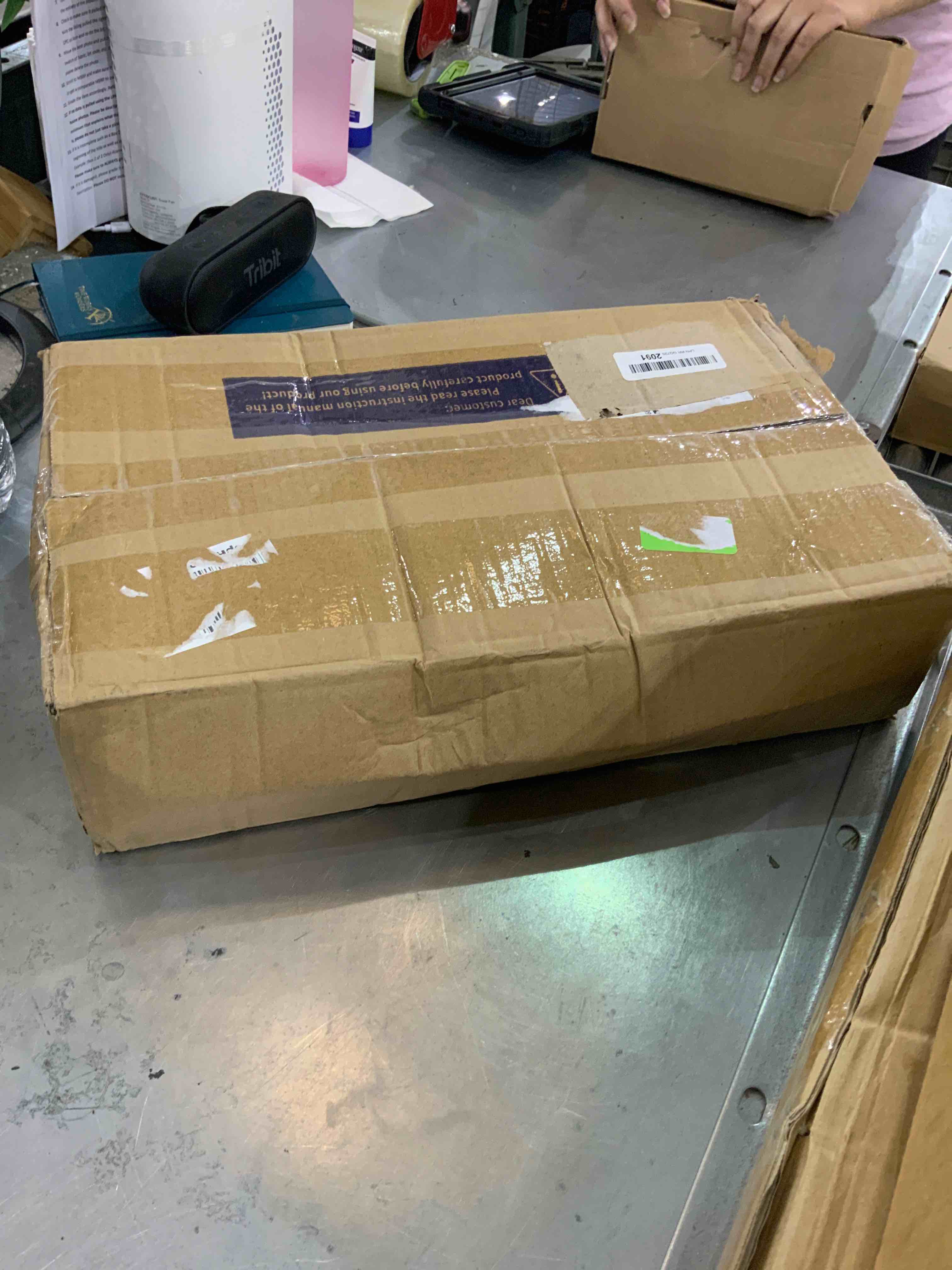 https://s3.amazonaws.com/lotting-images-prod/bidfta/BHS90004427_1691761444785.jpeg