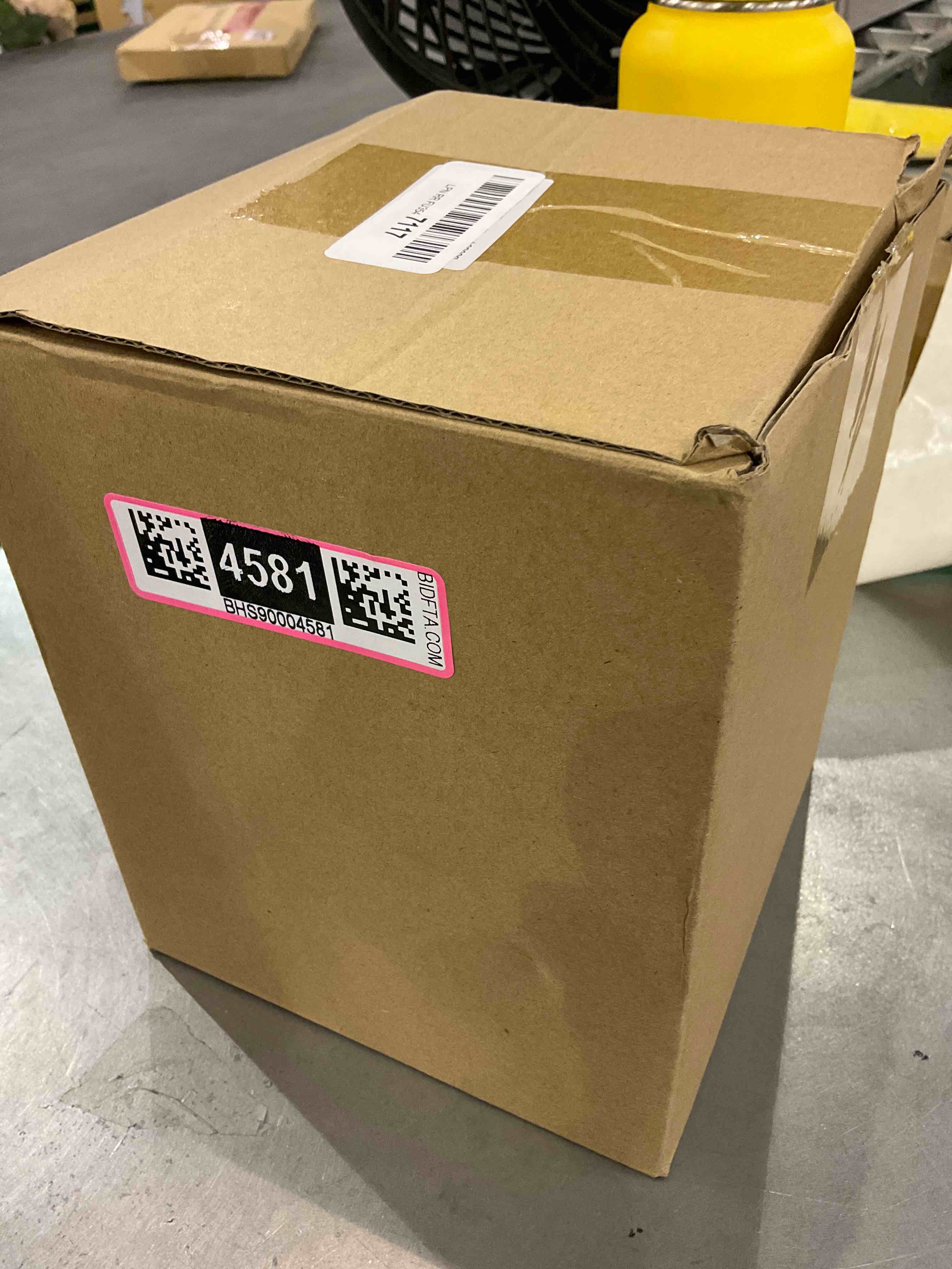 https://s3.amazonaws.com/lotting-images-prod/bidfta/BHS90004581_1692099275746.jpeg