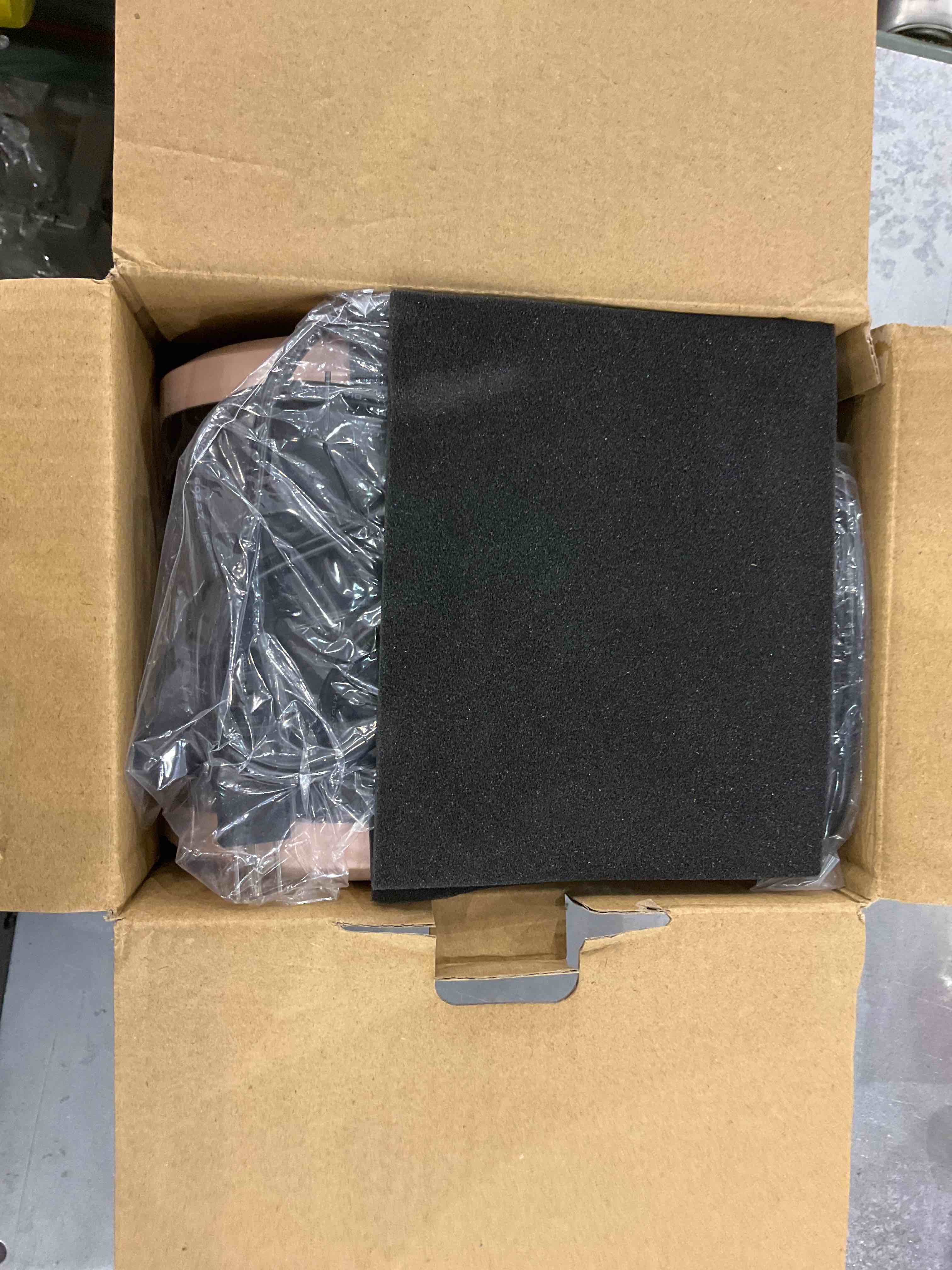 https://s3.amazonaws.com/lotting-images-prod/bidfta/BHS90004598_1692097988446.jpeg