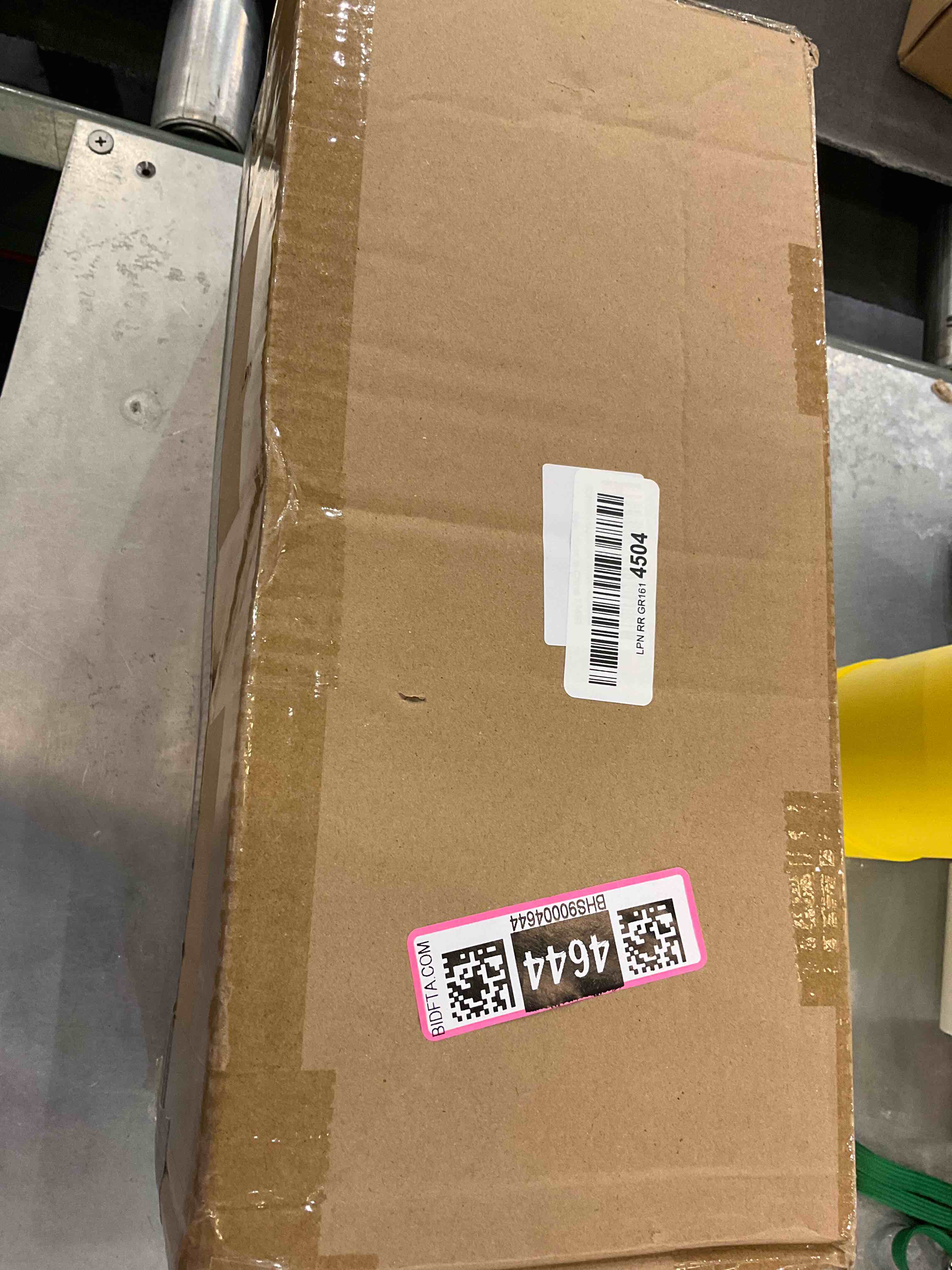 https://s3.amazonaws.com/lotting-images-prod/bidfta/BHS90004644_1692028304489.jpeg