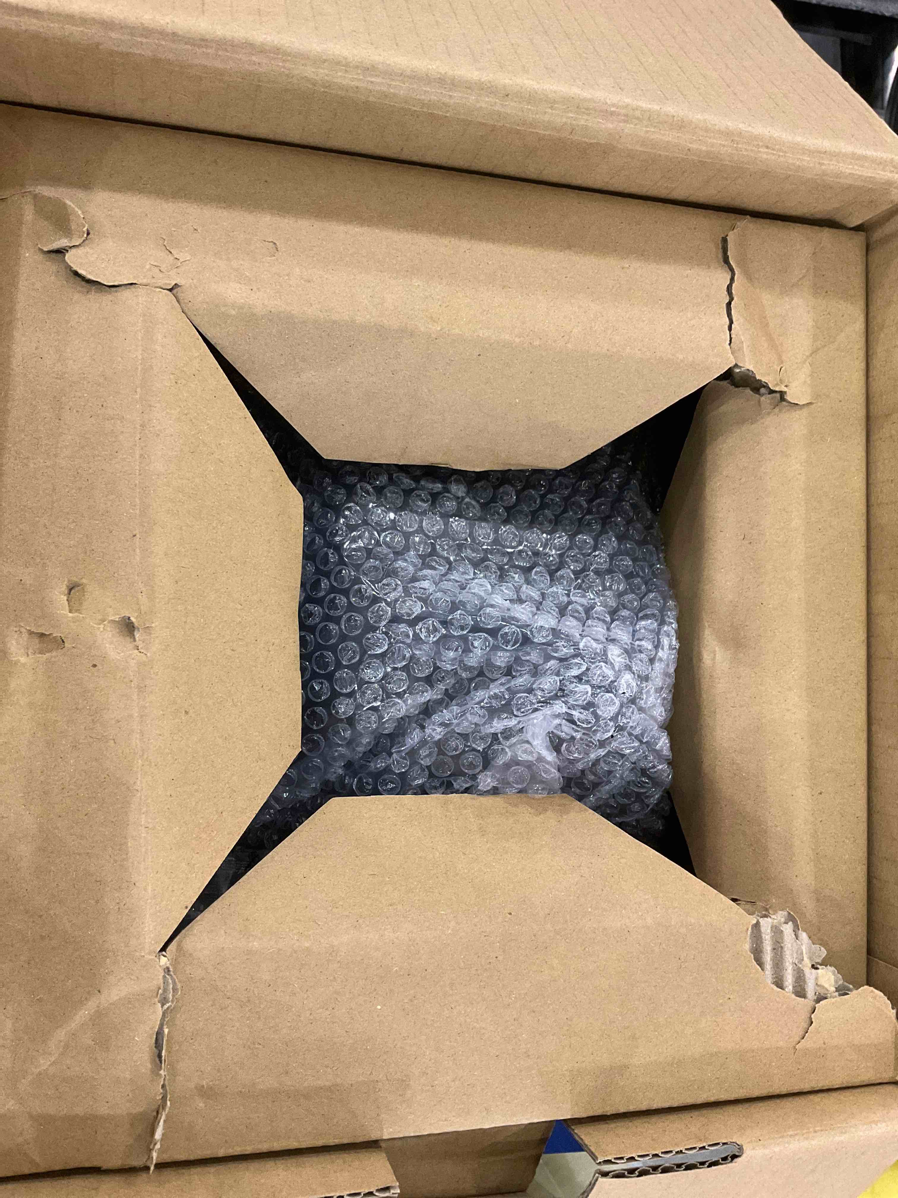 https://s3.amazonaws.com/lotting-images-prod/bidfta/BHS90004673_1692023583959.jpeg