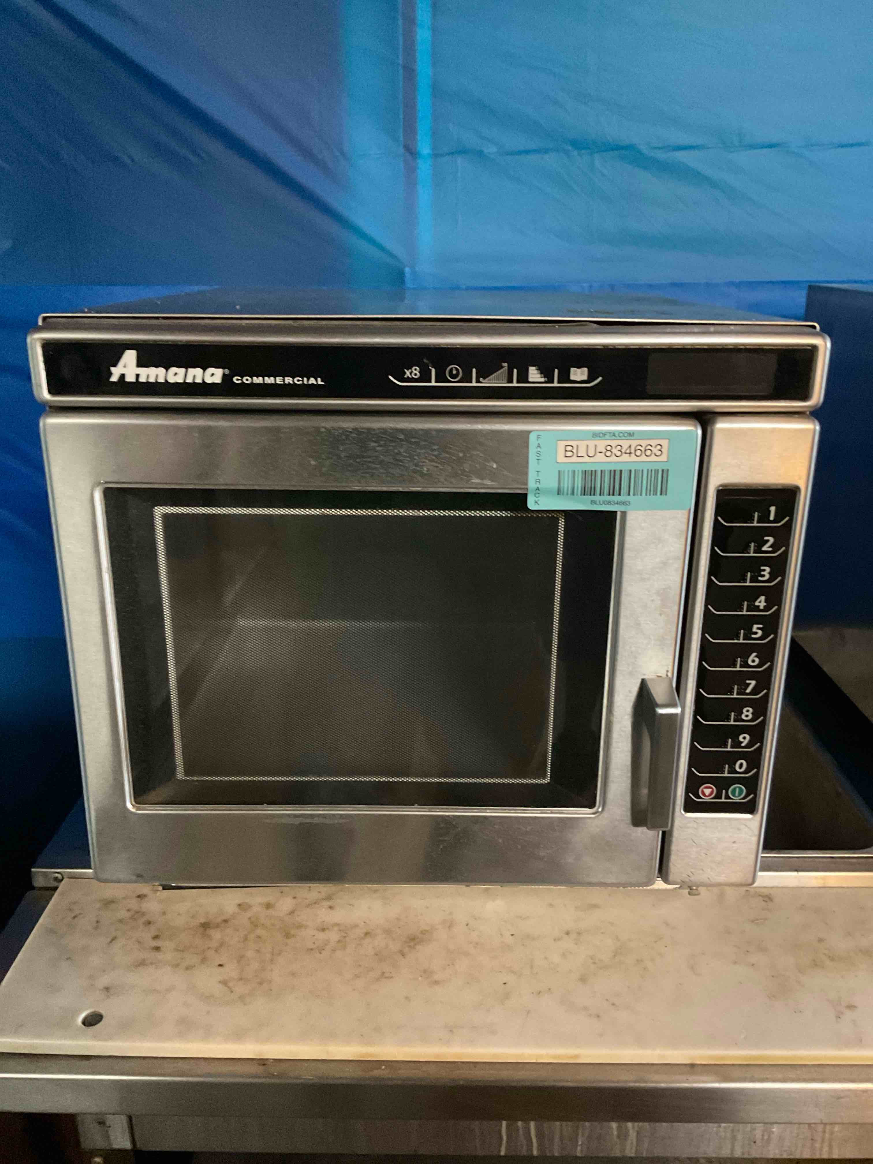 AMANA COMMERCIAL MICROWAVE 