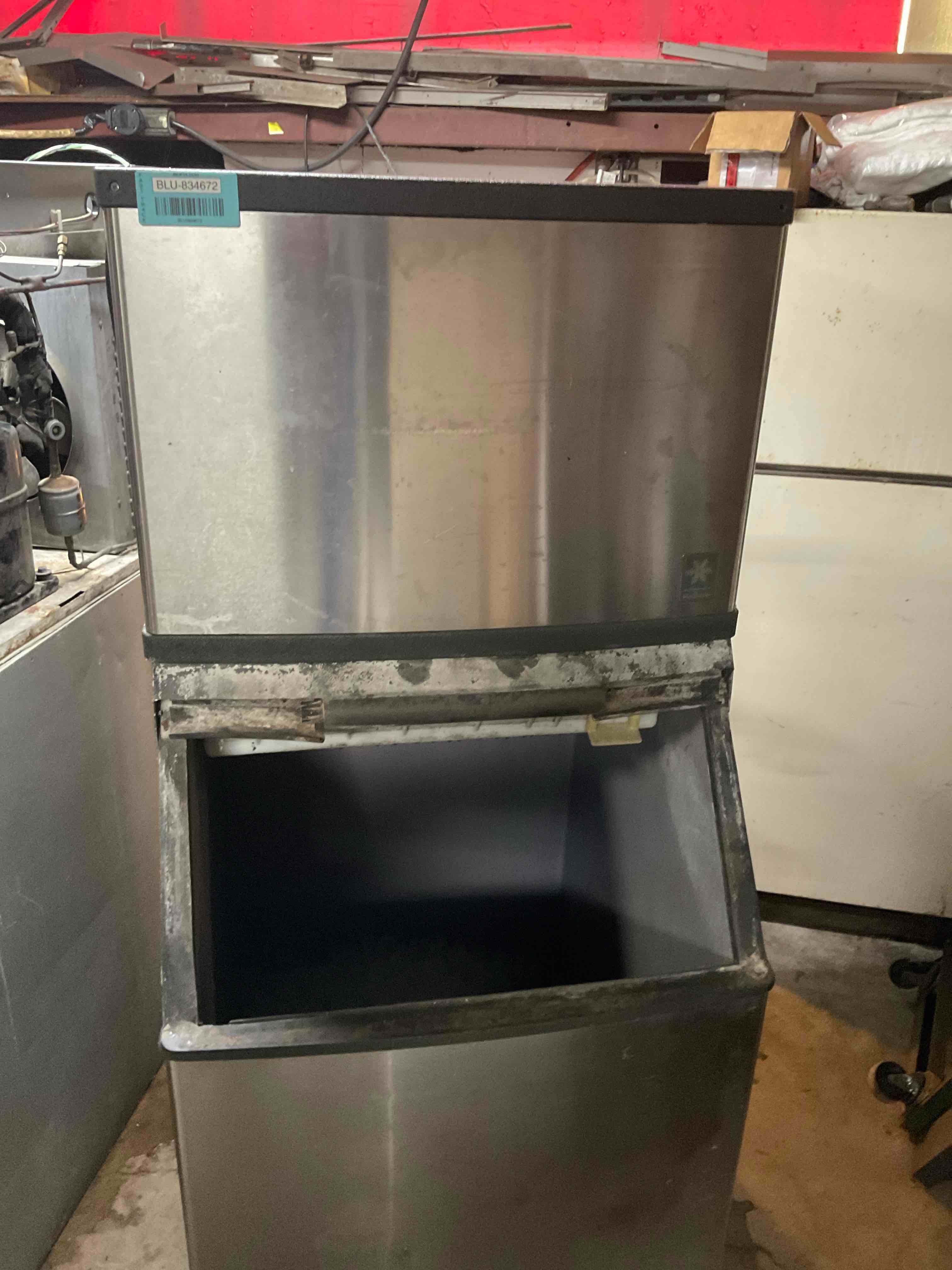 MANITOWOC 30 INCH 400 LB WATER COOLED ICE MACHINE WITH BIN