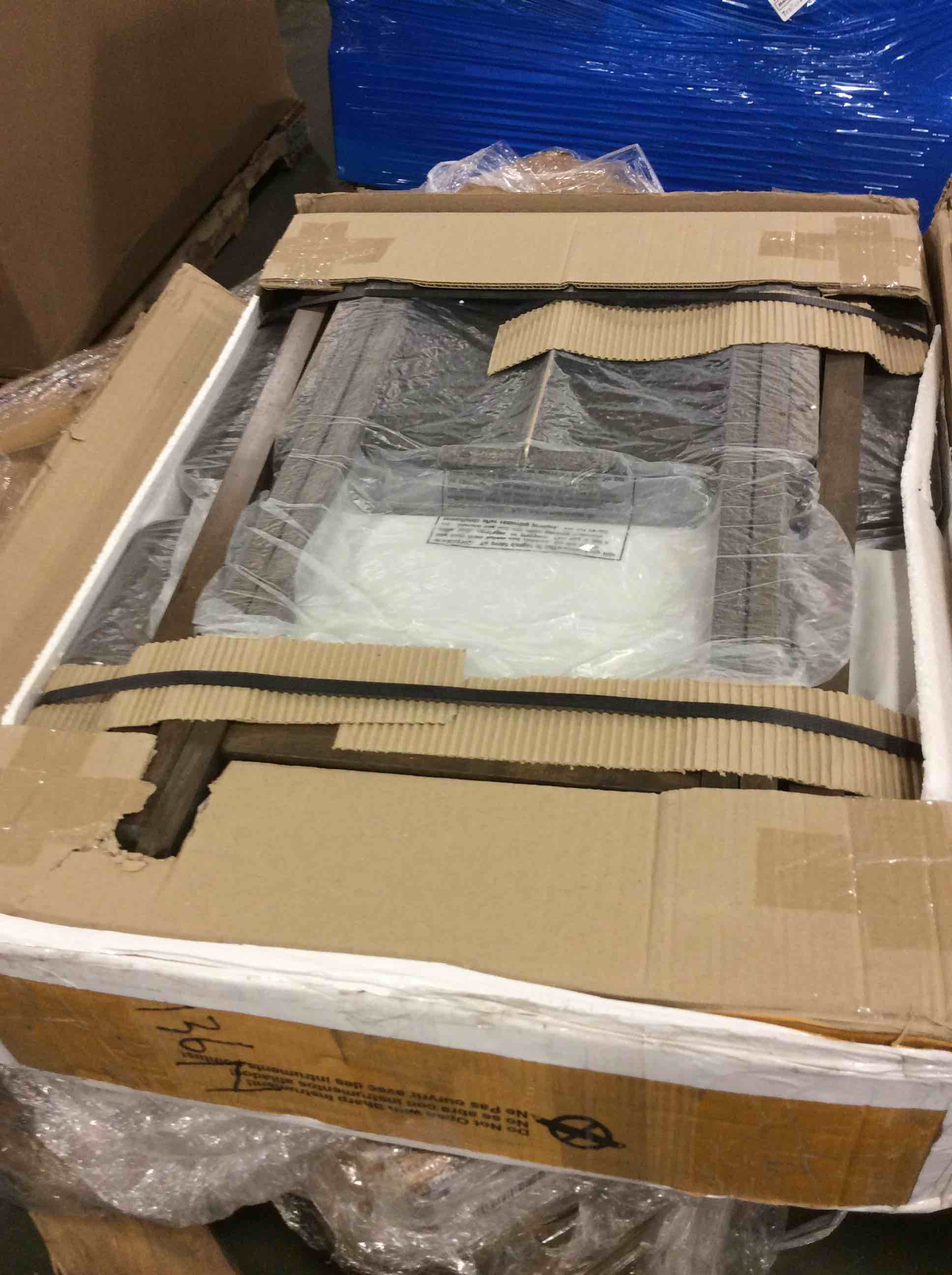 https://s3.amazonaws.com/lotting-images-prod/bidfta/BLU1064045_1615324168350.jpeg
