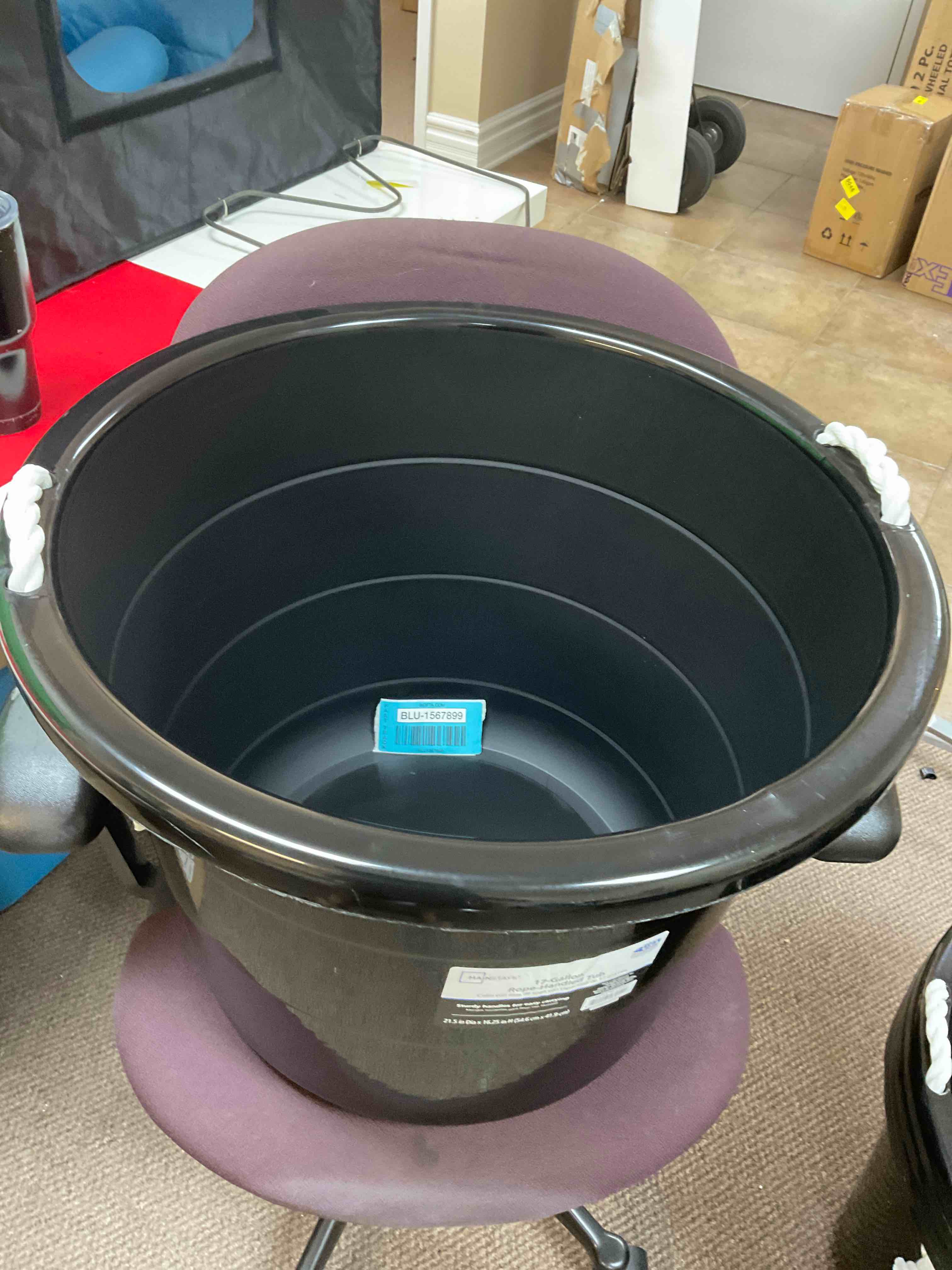 https://s3.amazonaws.com/lotting-images-prod/bidfta/BLU1567899_1694020876109.jpeg