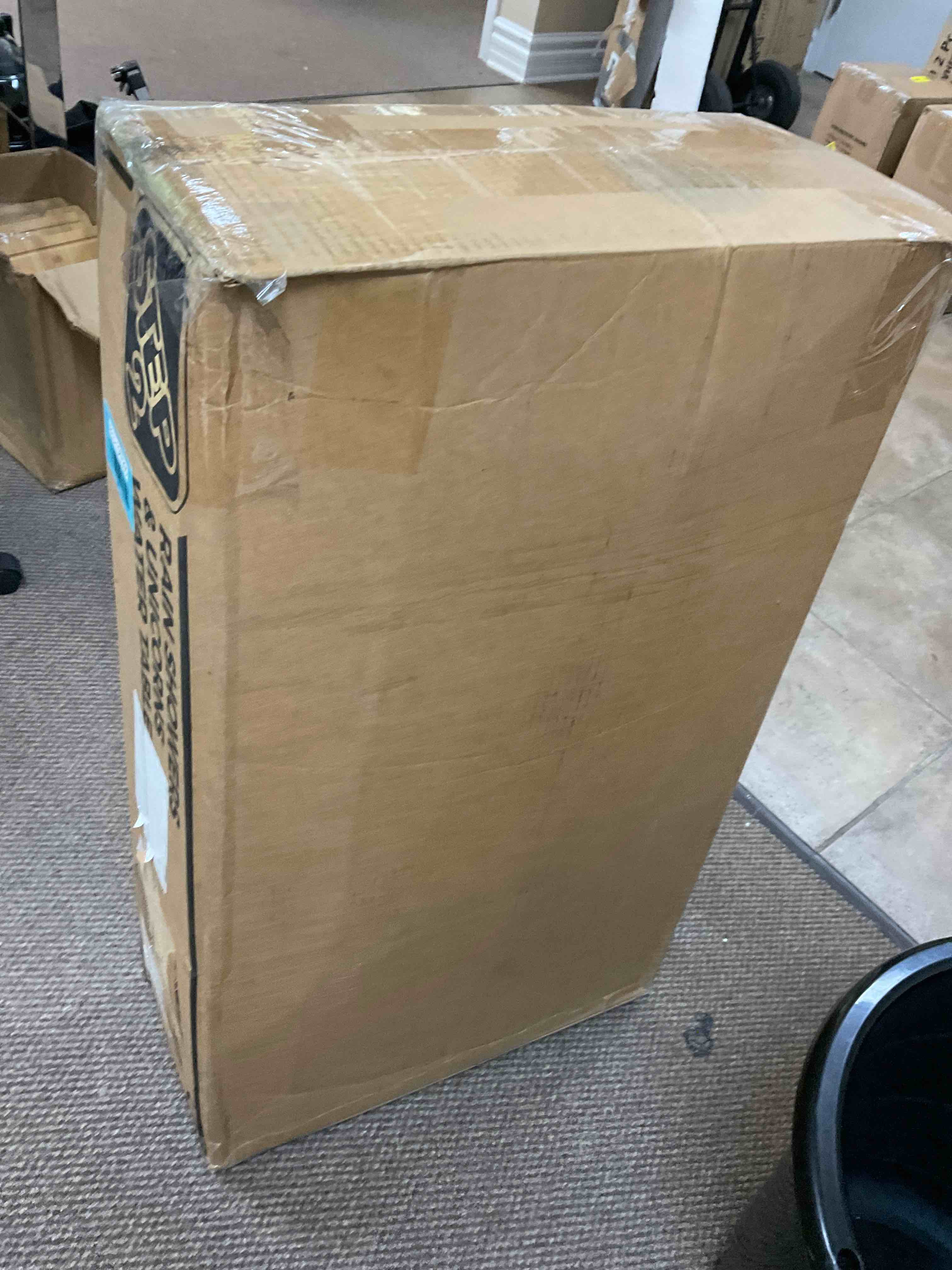 https://s3.amazonaws.com/lotting-images-prod/bidfta/BLU1567905_1694021736016.jpeg