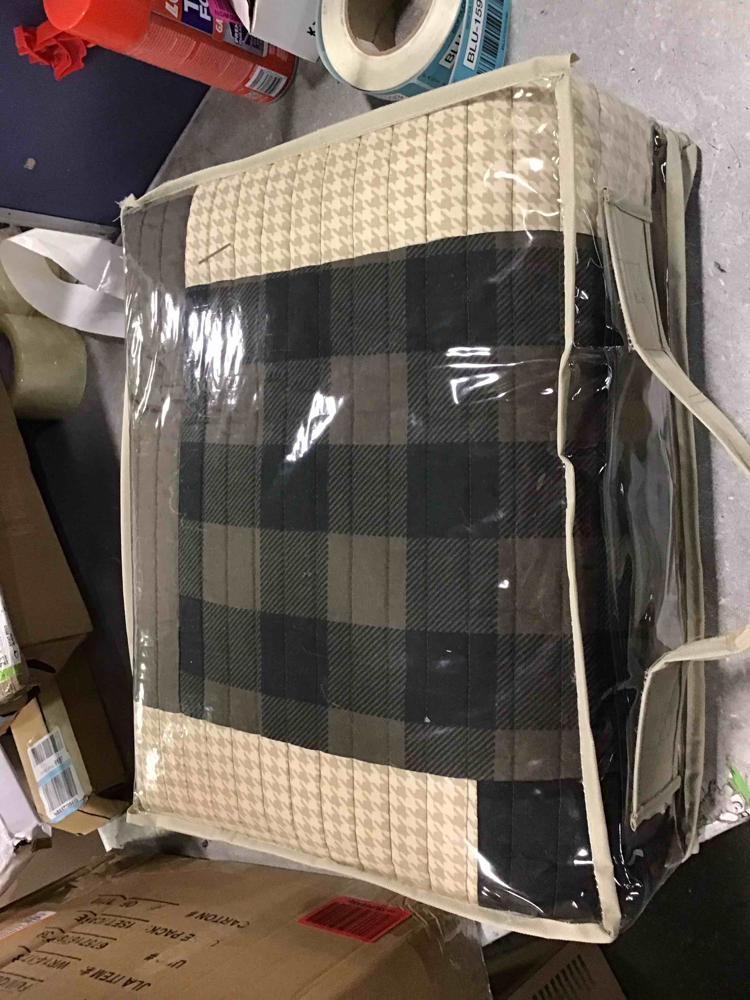 https://s3.amazonaws.com/lotting-images-prod/bidfta/BLU1597590_1720575705113.jpeg