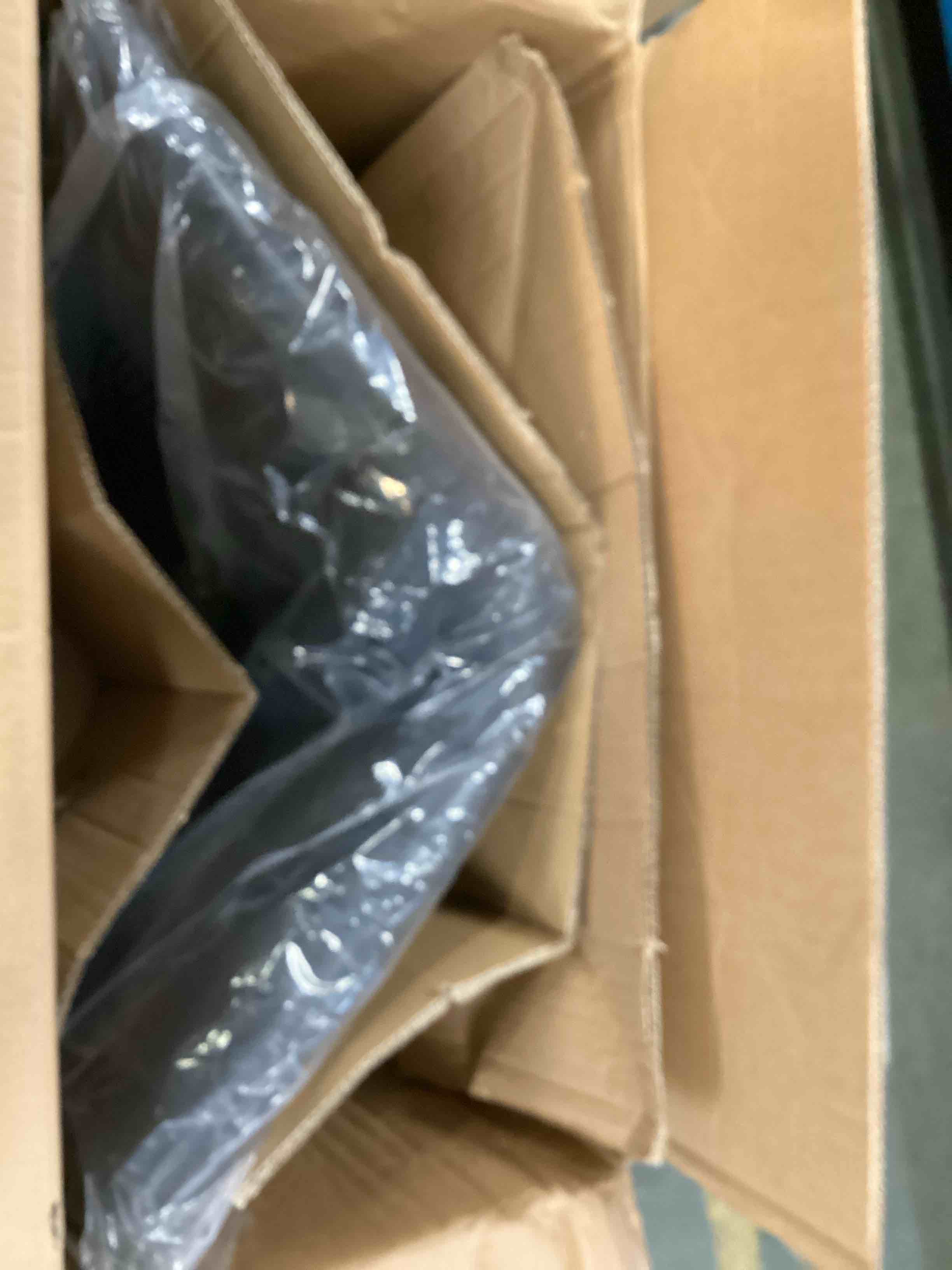 https://s3.amazonaws.com/lotting-images-prod/bidfta/BLU1597722_1720657822394.jpeg