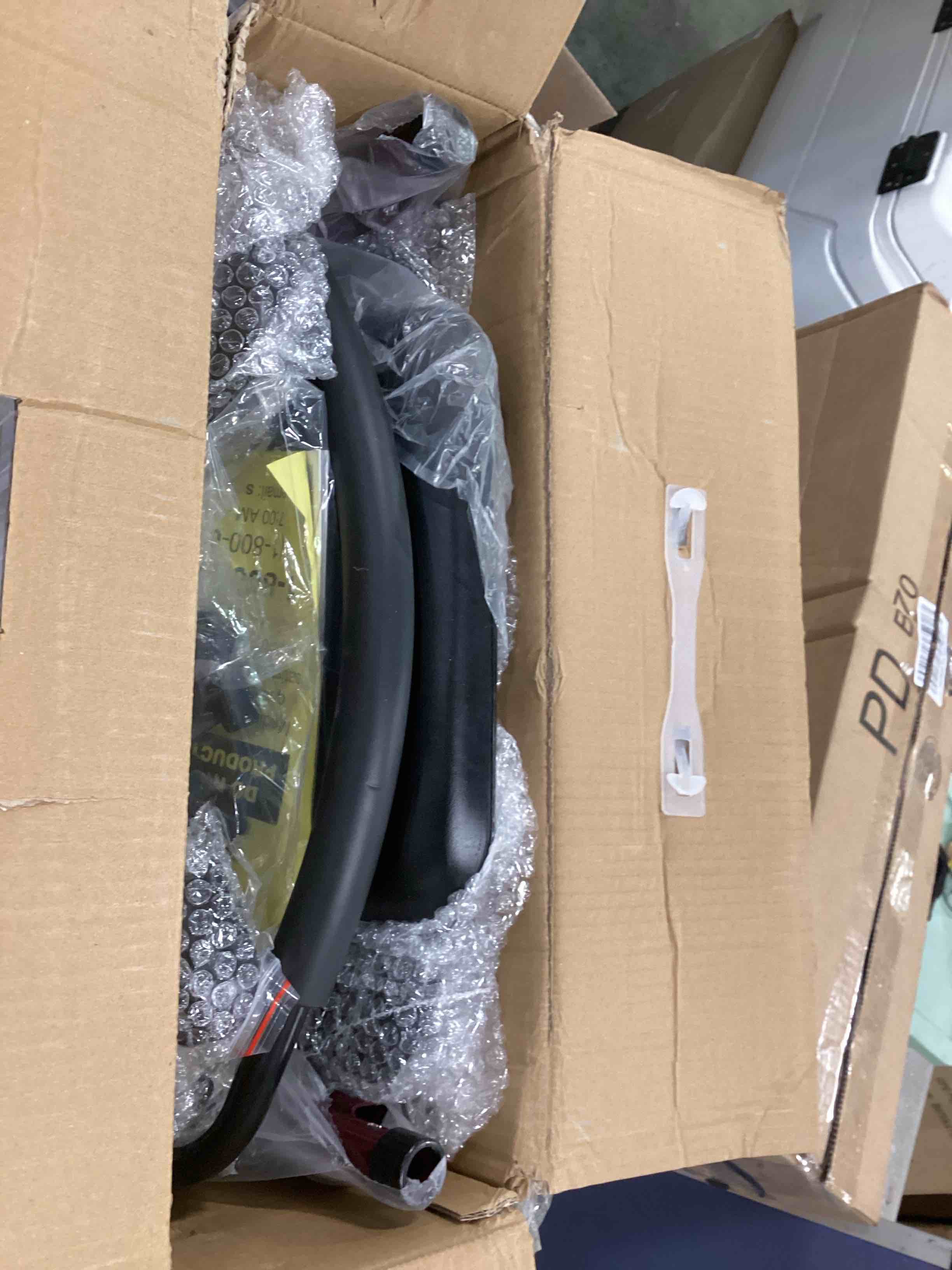 https://s3.amazonaws.com/lotting-images-prod/bidfta/BLU1597742_1720665095898.jpeg