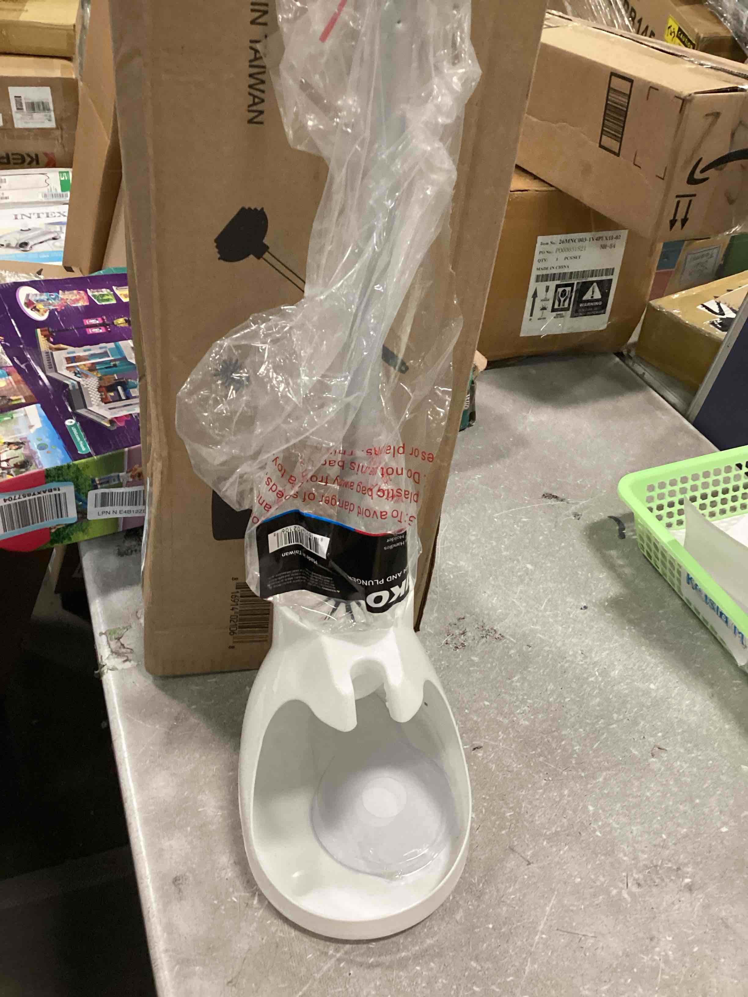 https://s3.amazonaws.com/lotting-images-prod/bidfta/BLU1597760_1720669346073.jpeg