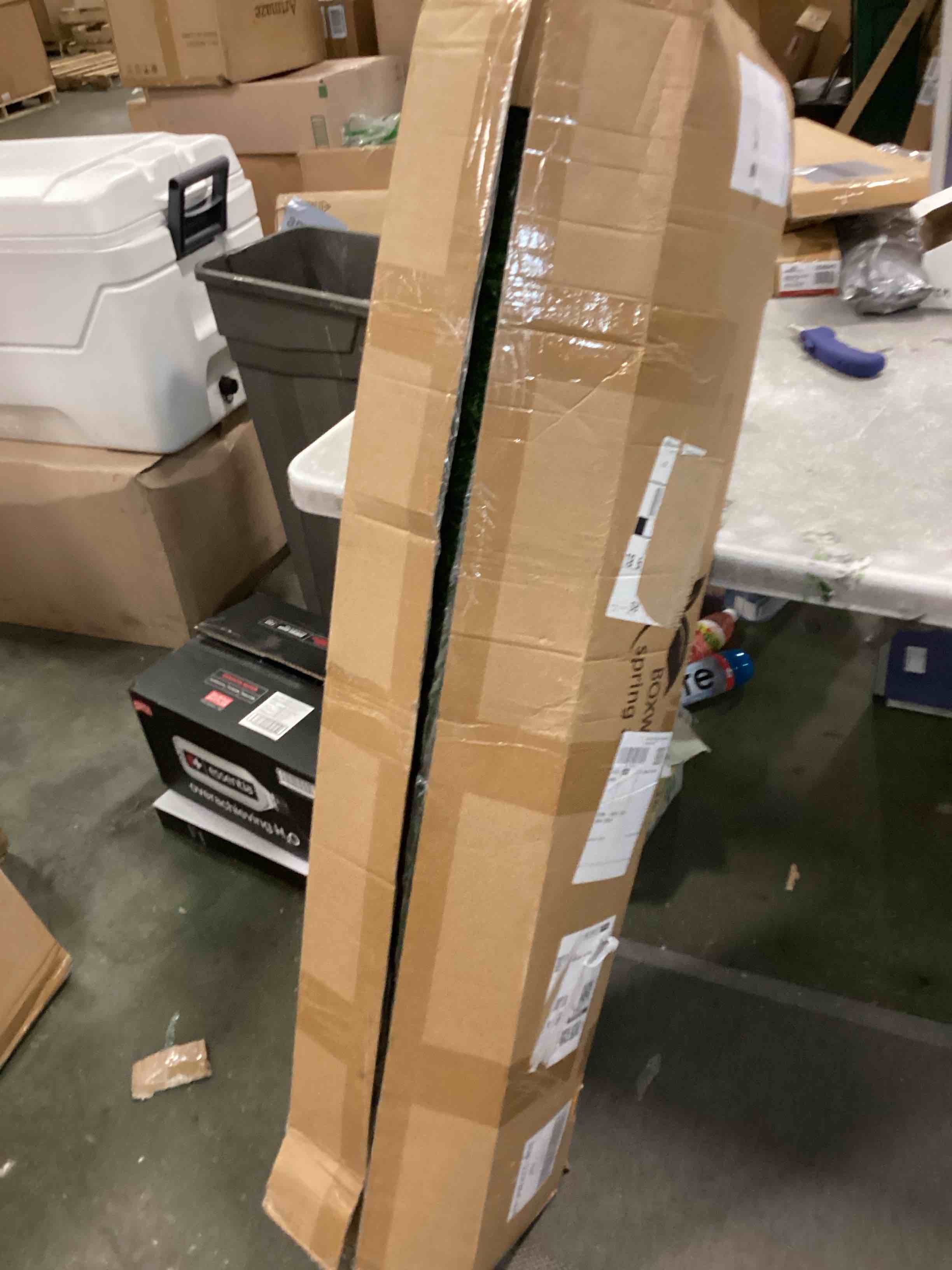 https://s3.amazonaws.com/lotting-images-prod/bidfta/BLU1597856_1720748748820.jpeg