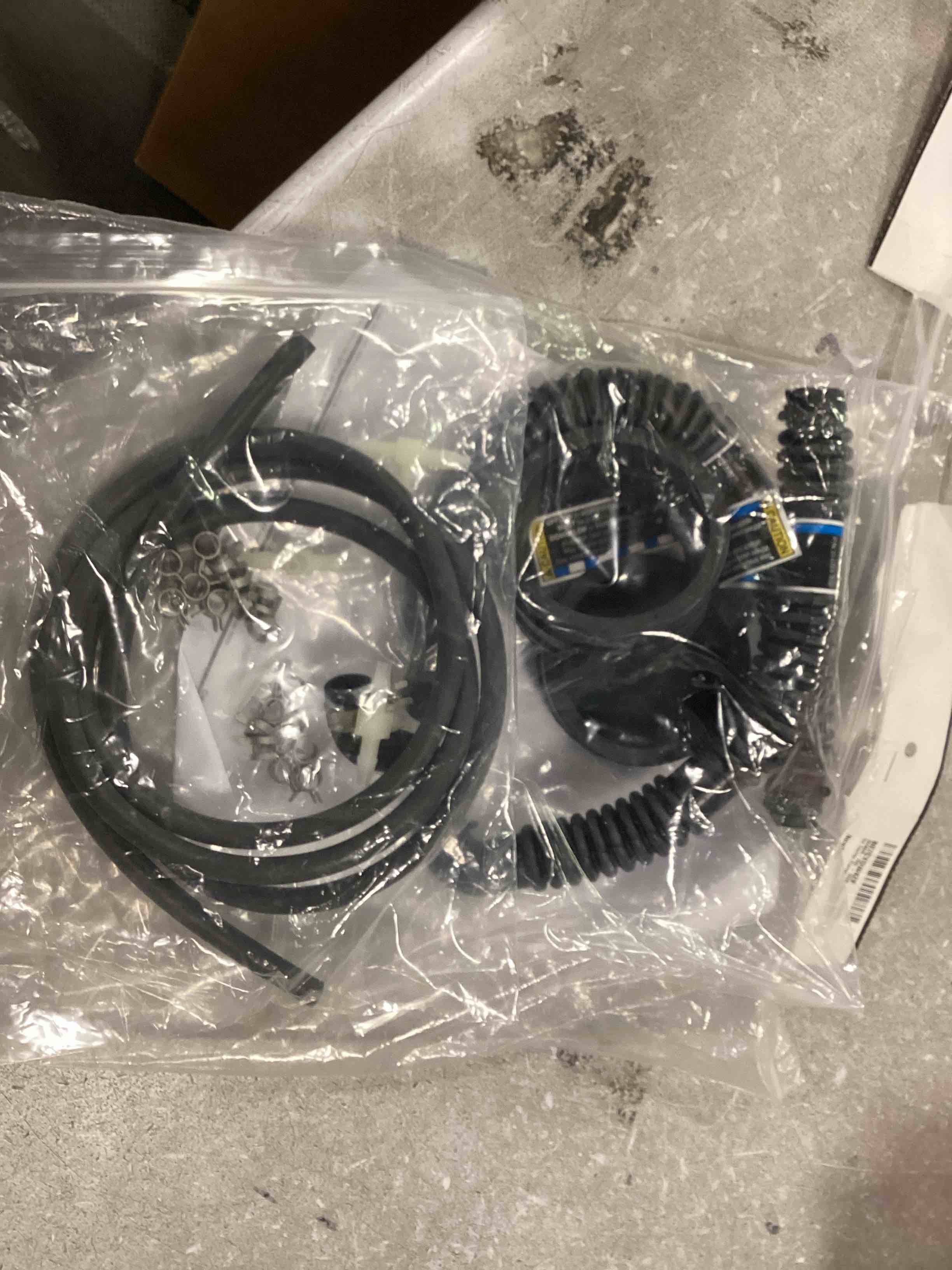 https://s3.amazonaws.com/lotting-images-prod/bidfta/BLU1597885_1720751896958.jpeg