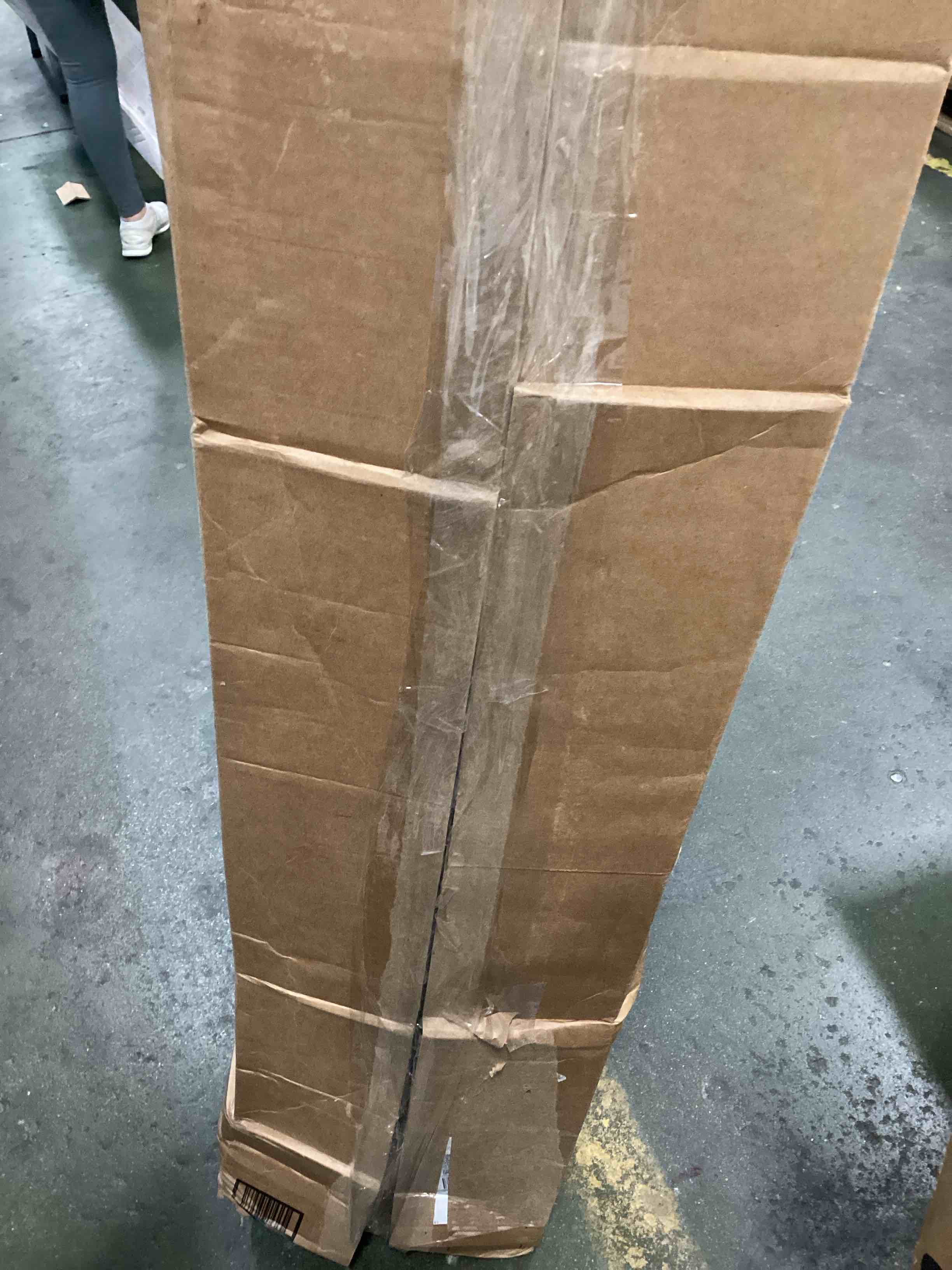 https://s3.amazonaws.com/lotting-images-prod/bidfta/BLU1597979_1720843106926.jpeg