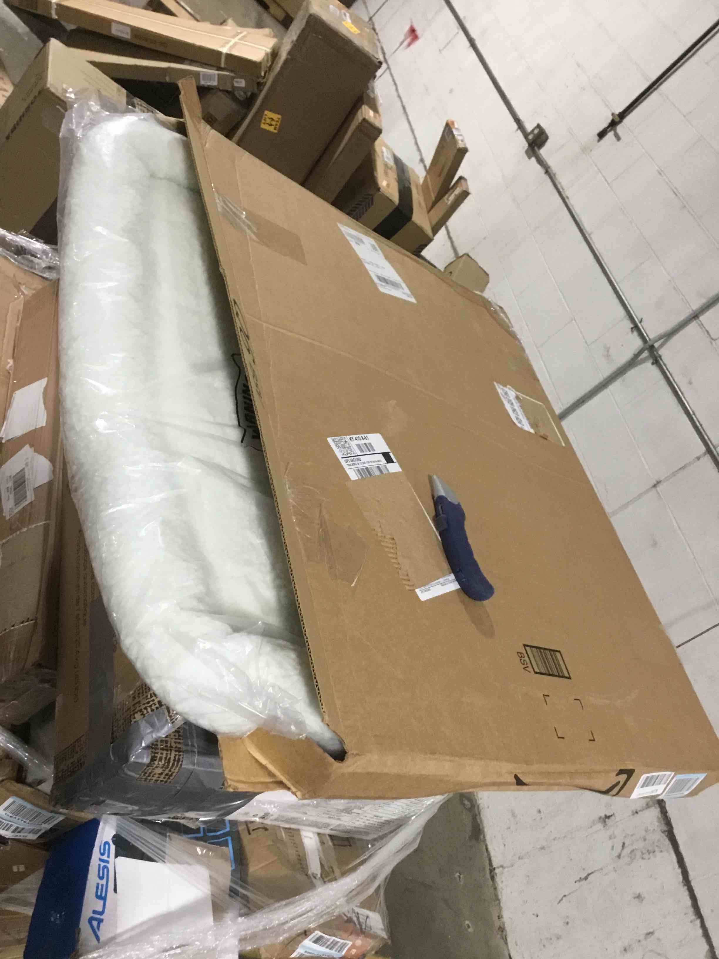 https://s3.amazonaws.com/lotting-images-prod/bidfta/BLU2347194_1660755589907.jpeg