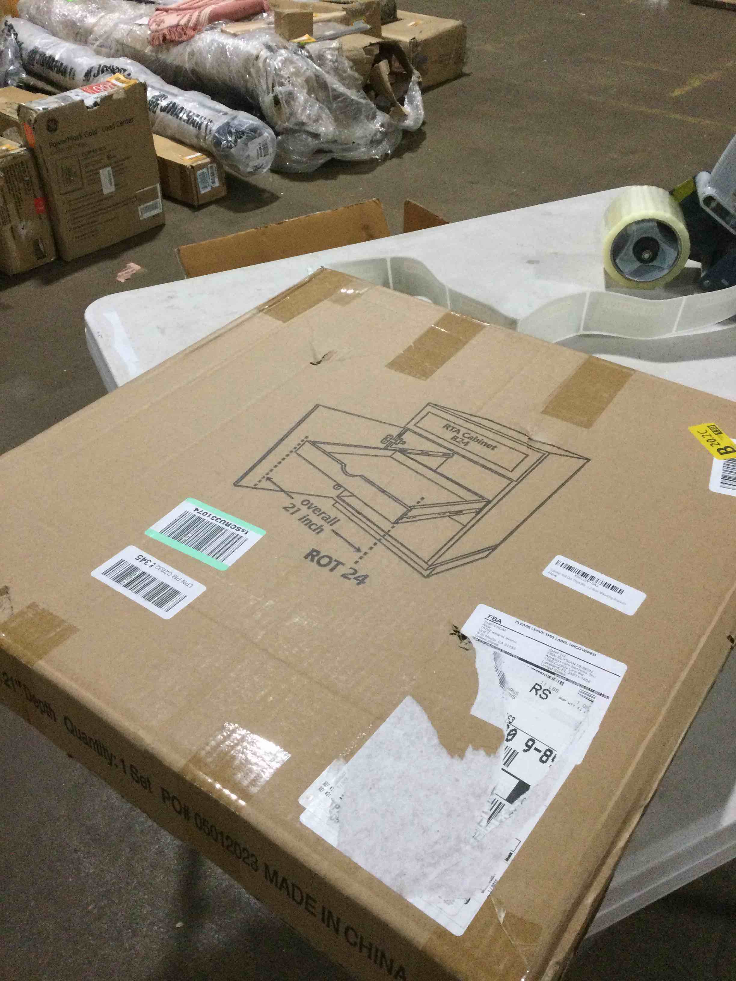 https://s3.amazonaws.com/lotting-images-prod/bidfta/BLU3021101_1698847423252.jpeg
