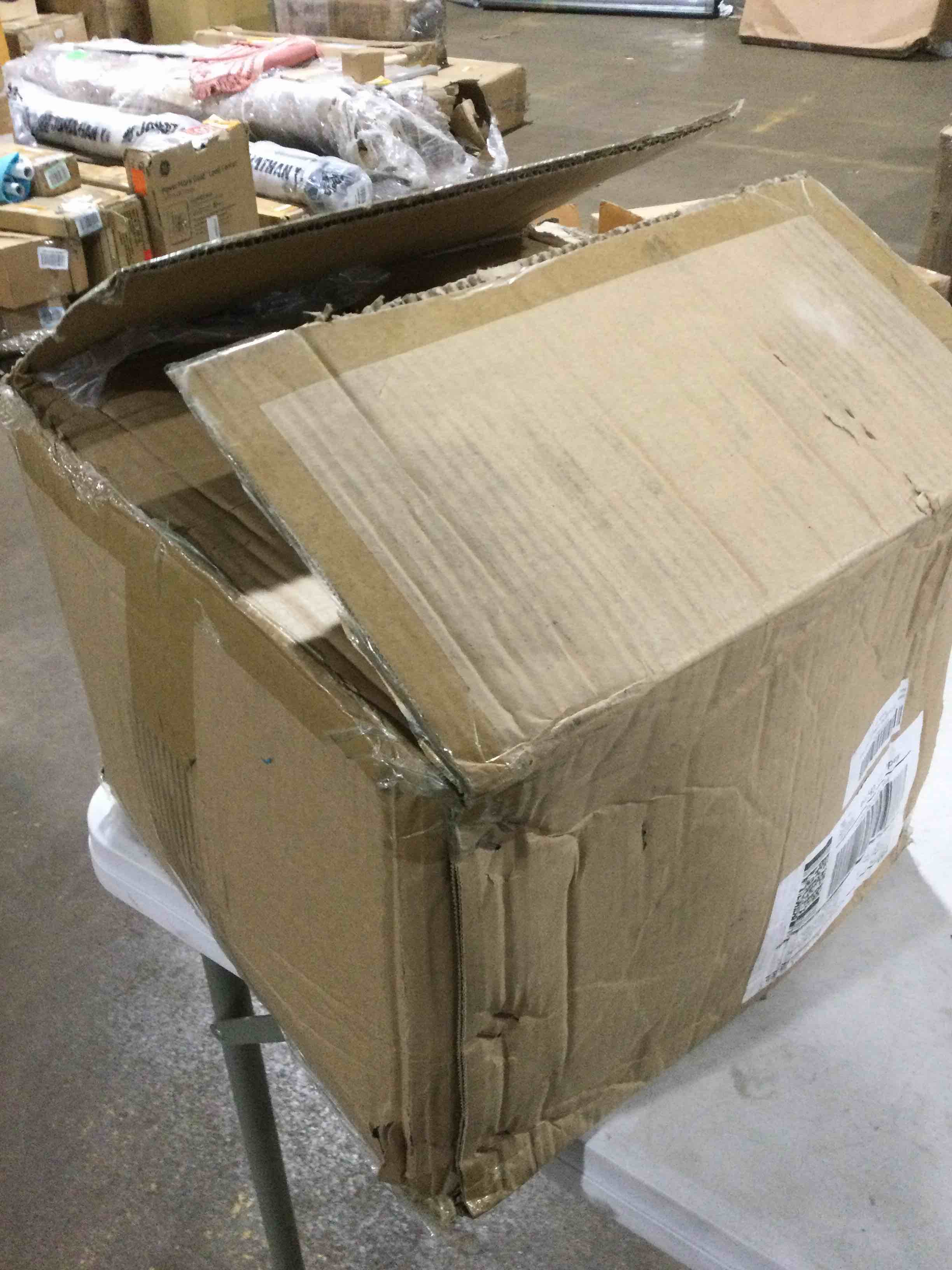 https://s3.amazonaws.com/lotting-images-prod/bidfta/BLU3021271_1698856622748.jpeg