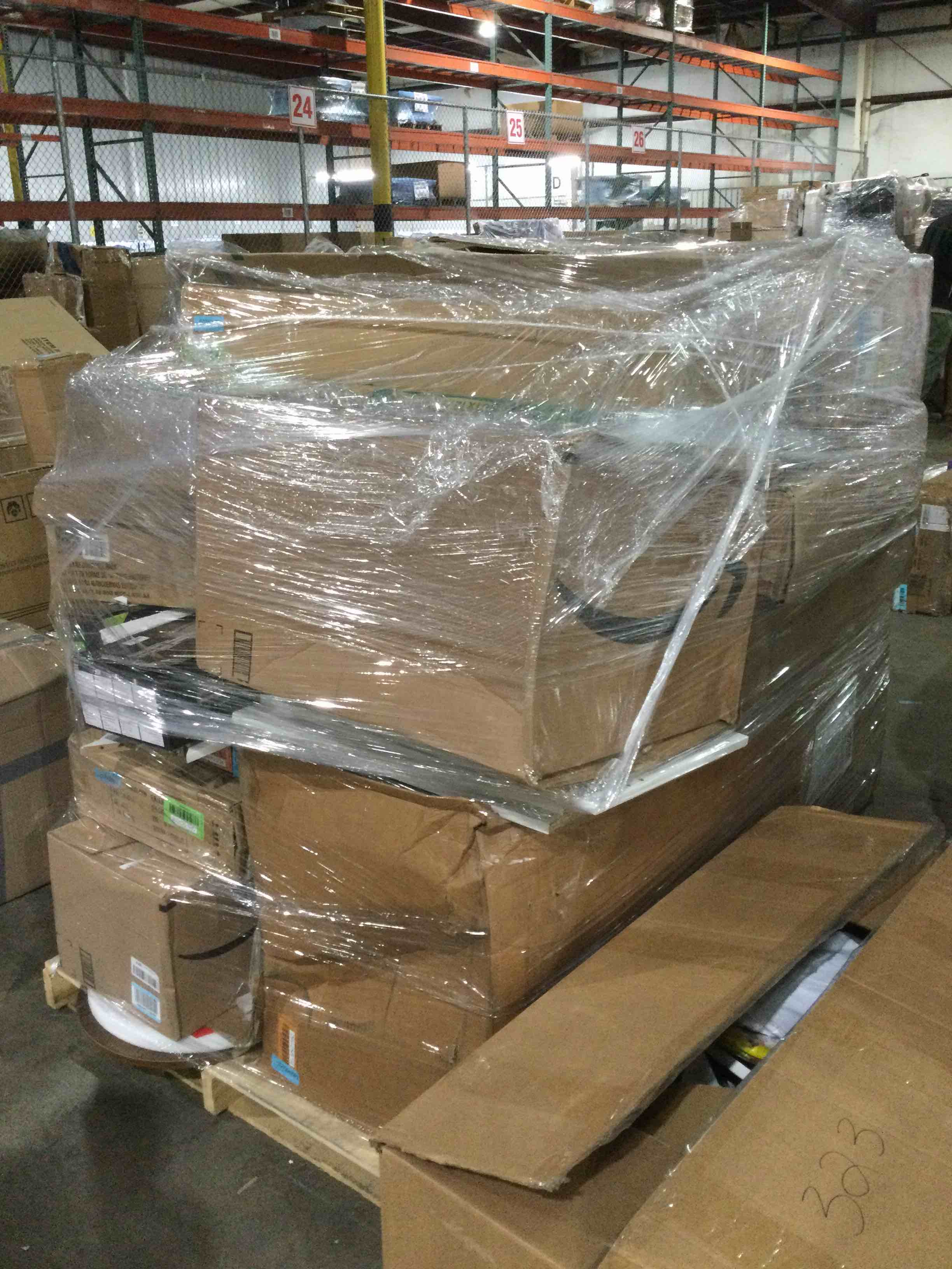 Pallet lot of assorted items 